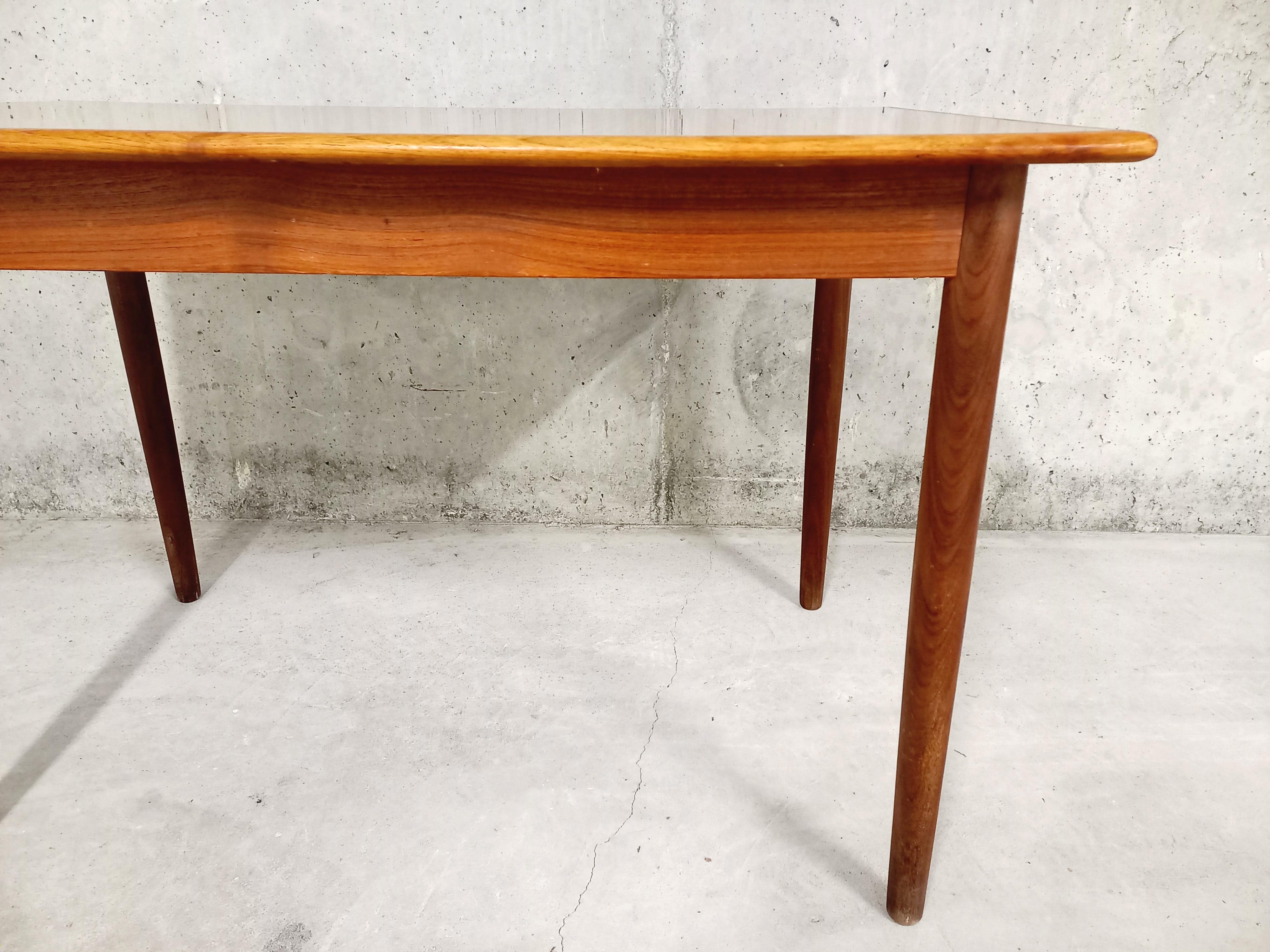 Scandinave moderne Table scandinave vintage années 50 60 en teck et formica en vente
