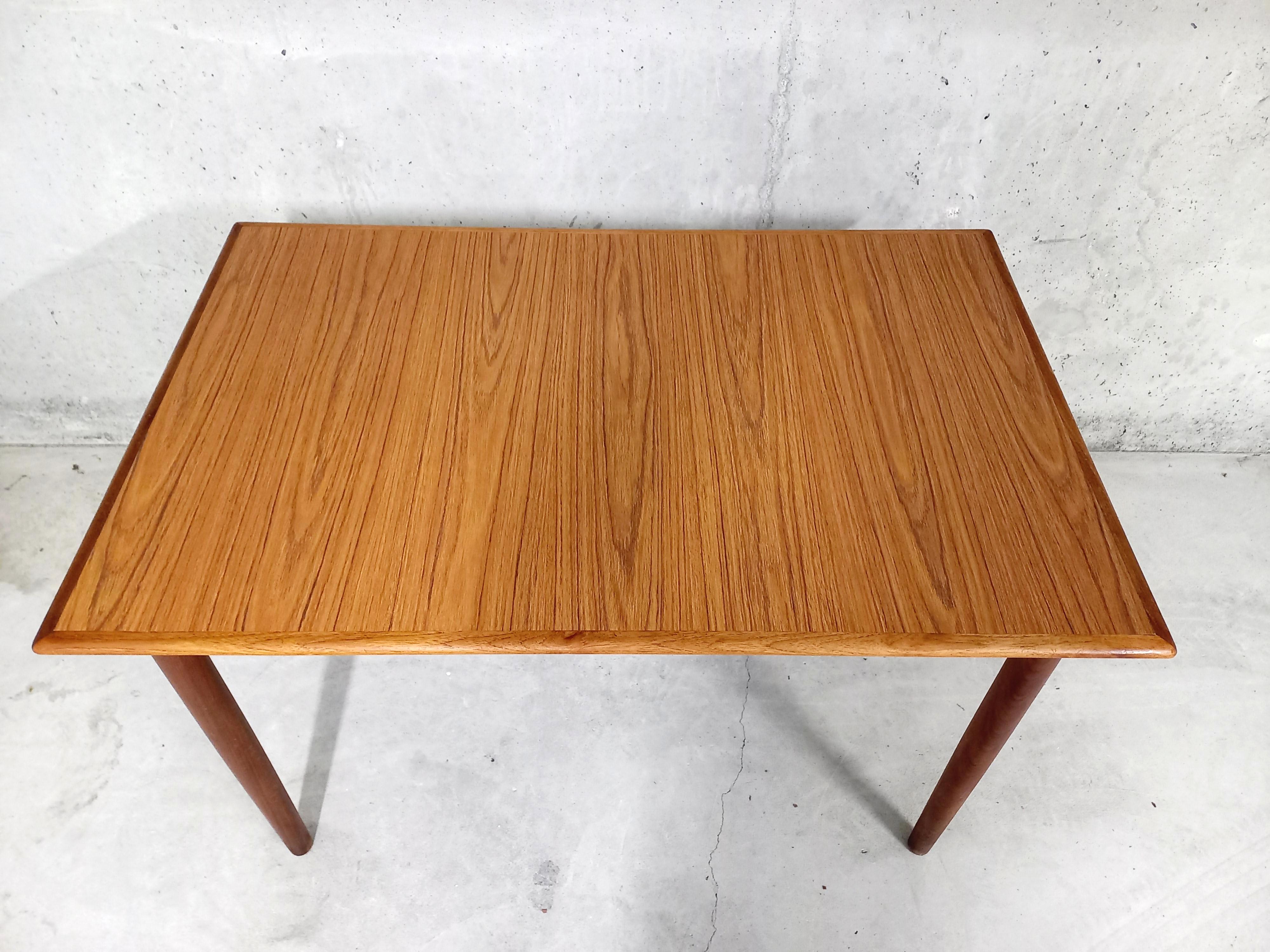 Milieu du XXe siècle Table scandinave vintage années 50 60 en teck et formica en vente