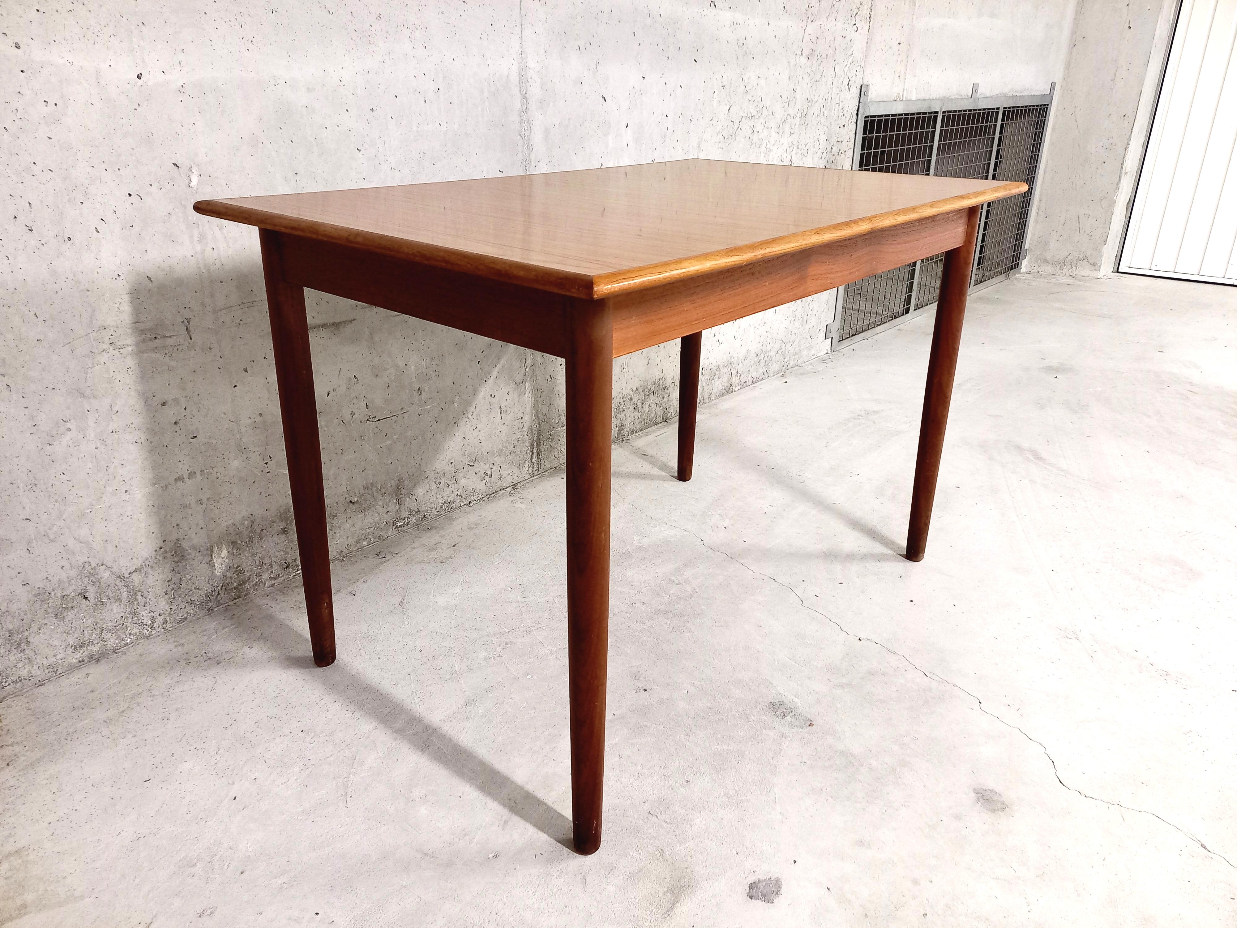 Formica Table scandinave vintage années 50 60 en teck et formica en vente