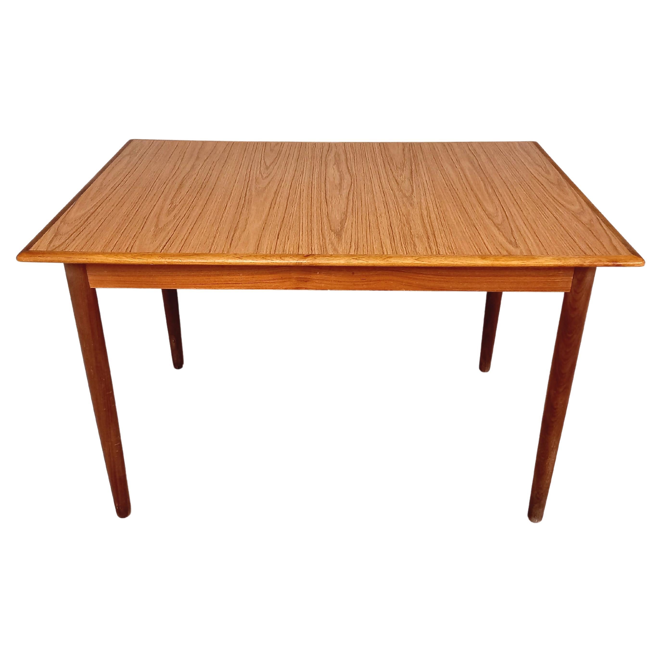 Tavolo scandinavo vintage anni 50 60 in teck e formica