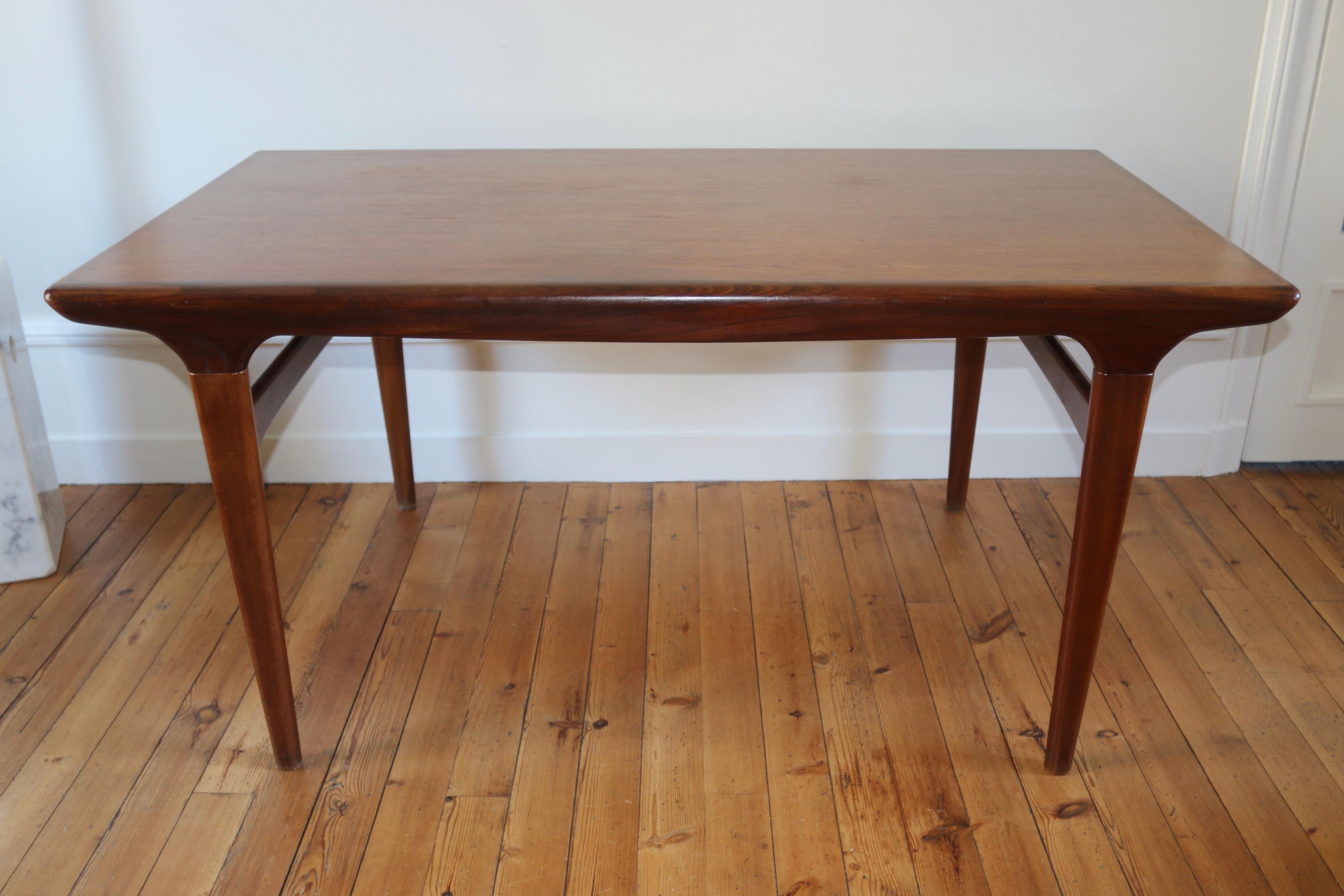 Scandinavian Modern Table scandinave vintage teck Johannes Andersen 1960 For Sale