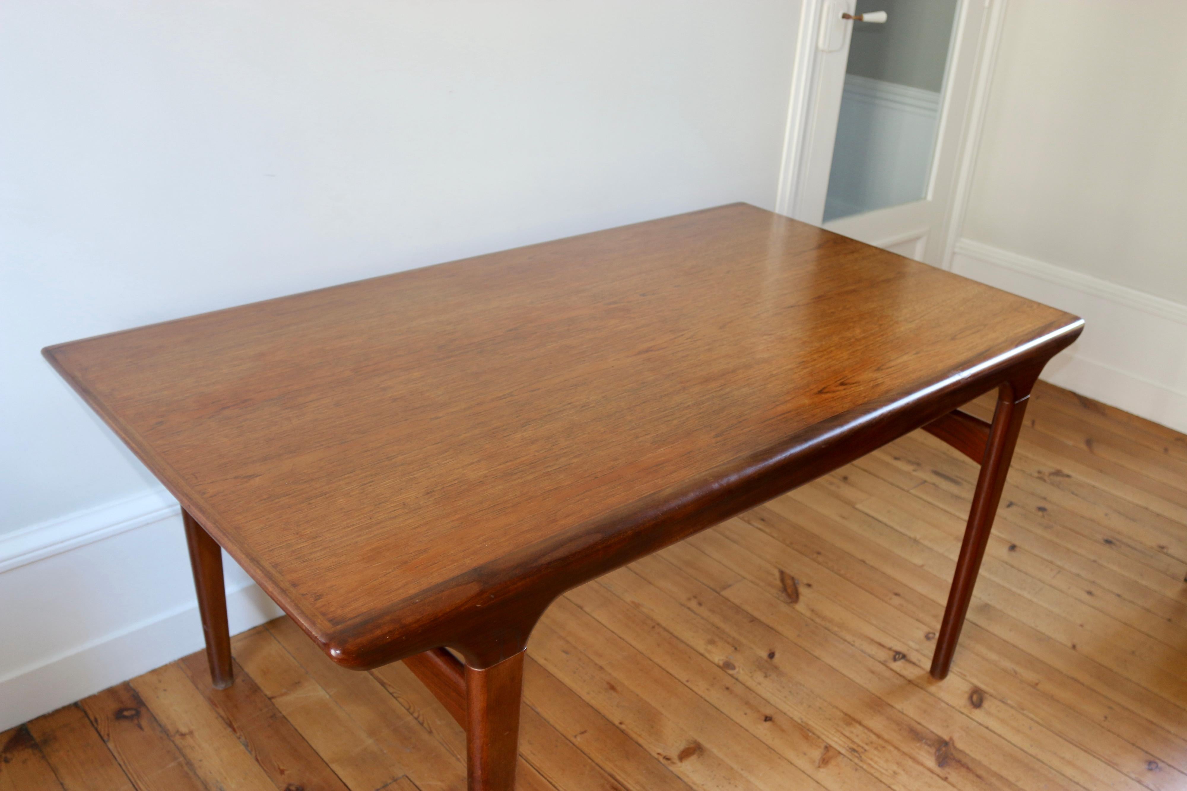 Table scandinave vintage teck Johannes Andersen 1960 In Good Condition For Sale In NANTES, FR