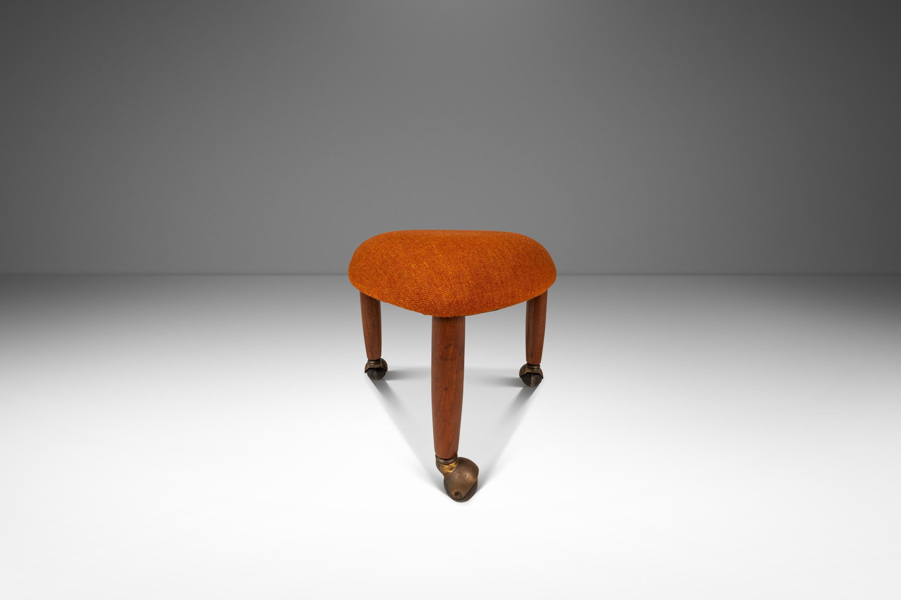 Table et ensemble de 4 tabourets 