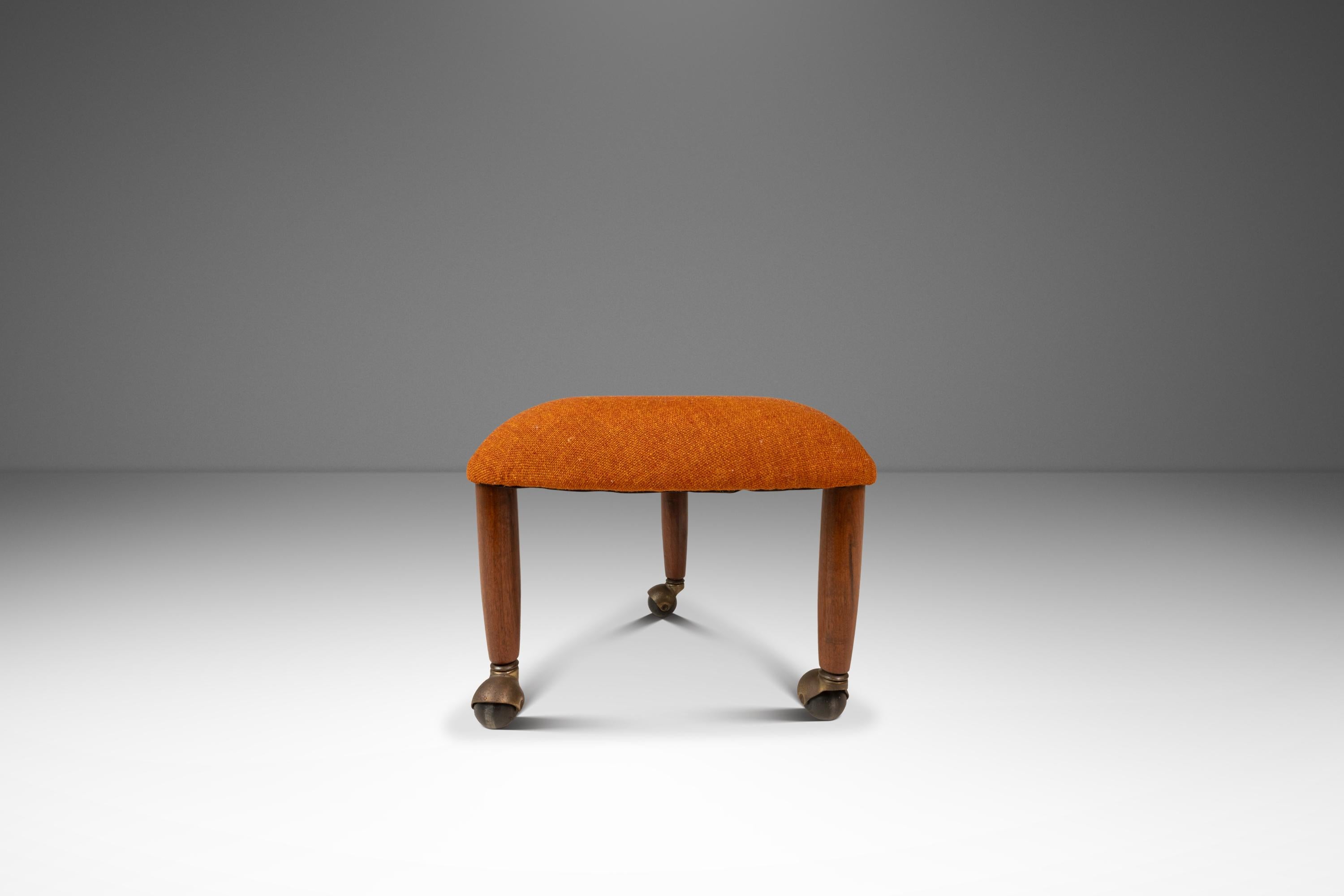 Table et ensemble de 4 tabourets 