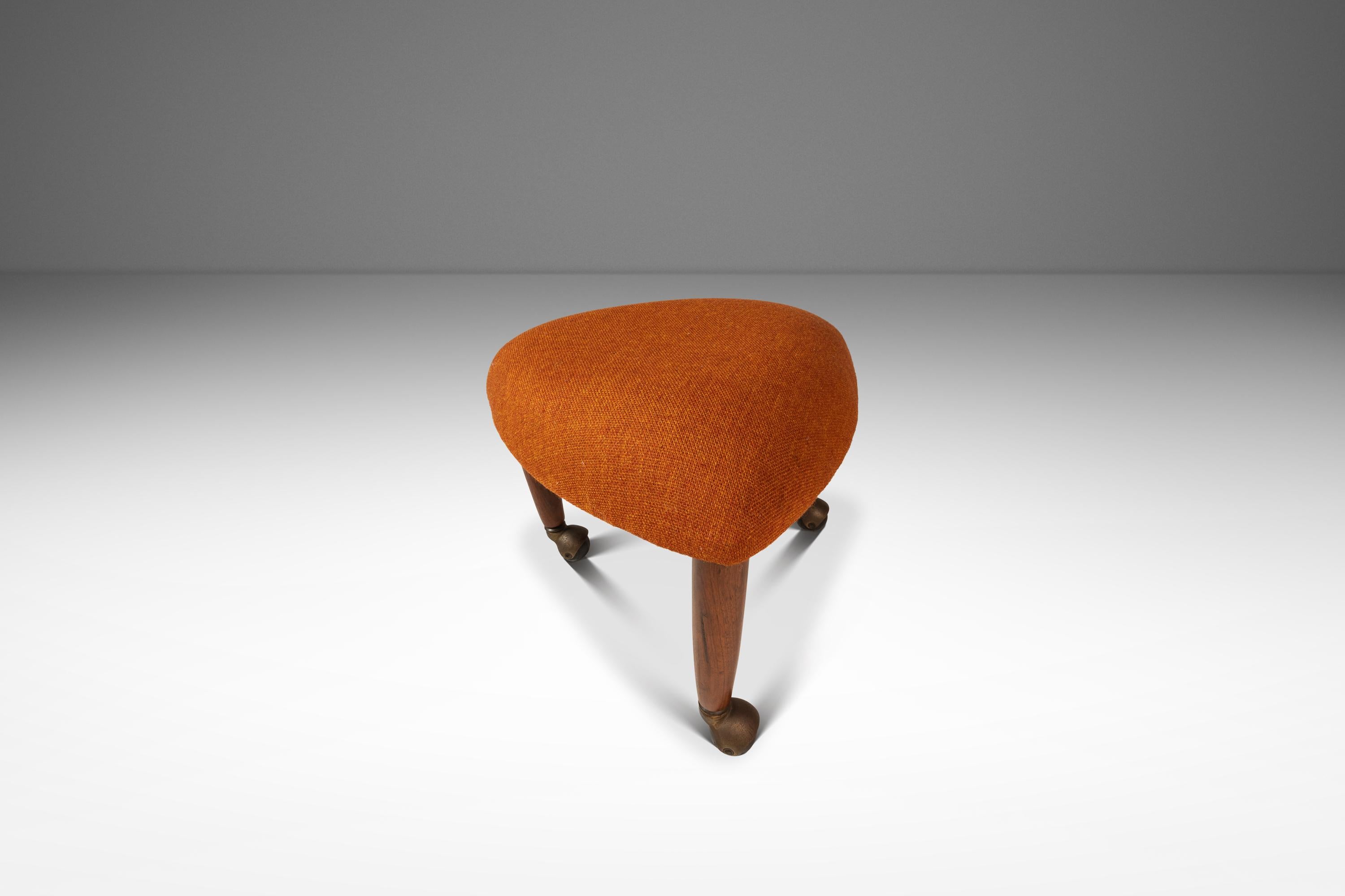 Table et ensemble de 4 tabourets 