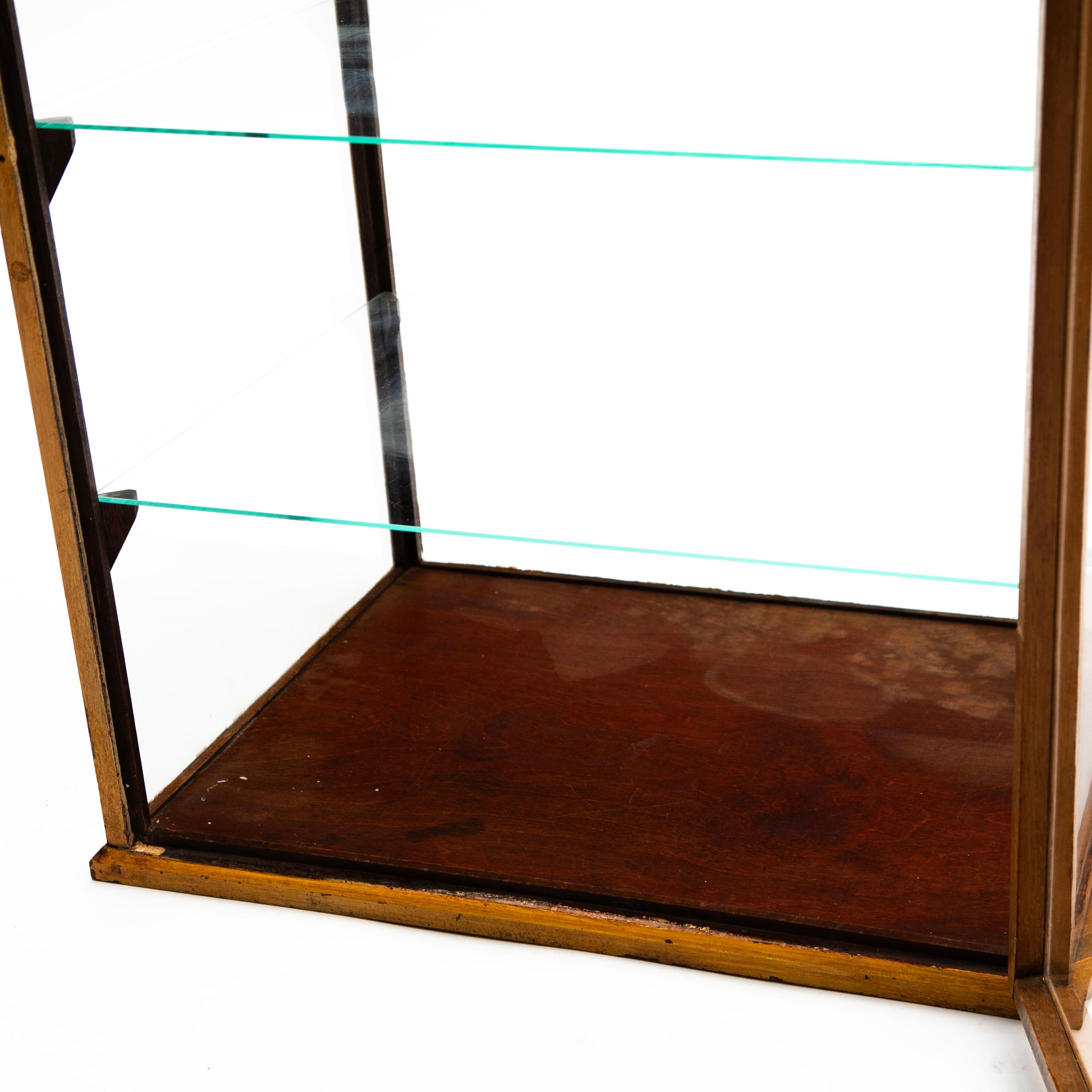 Table Showcase / Display Cabinet - In Pine. Original paint For Sale 2