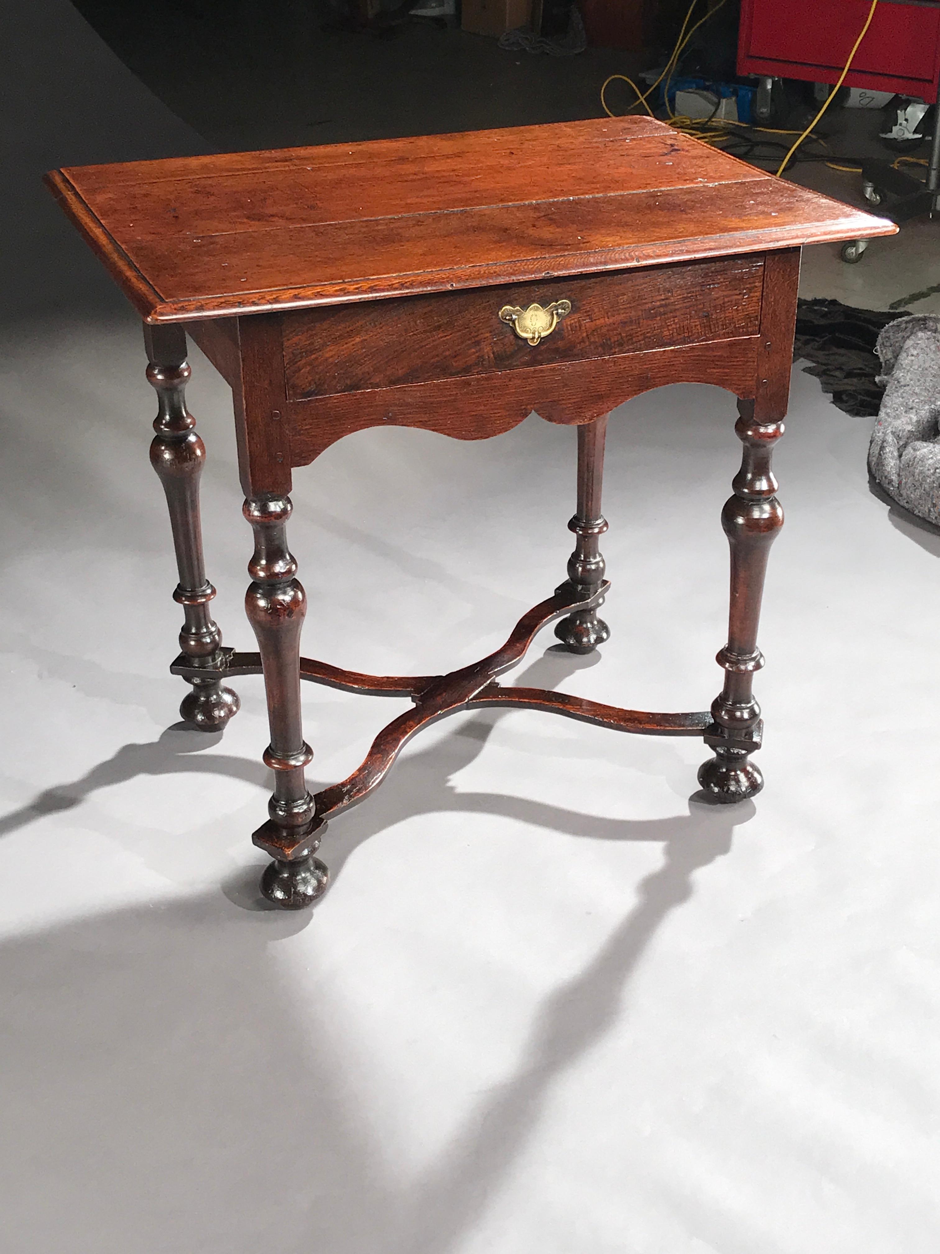 William and Mary Table Sidetable Centretable Ocassional X-Stretcher Oak, Anglo-Dutch Bun Feet For Sale