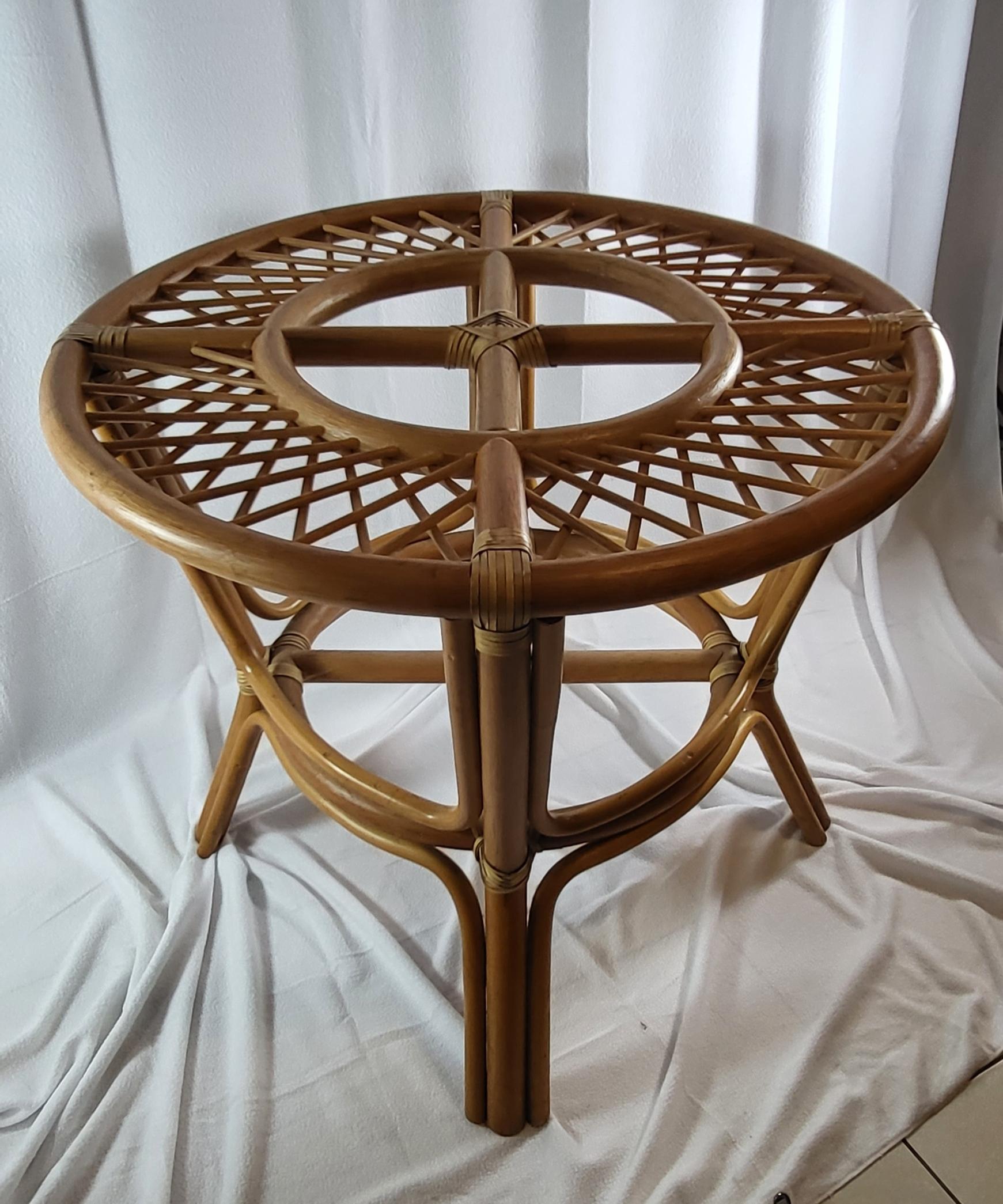 Other Table style Adrien Audoux , Frida Minet en rotin plateau verre France Circa 1970 For Sale