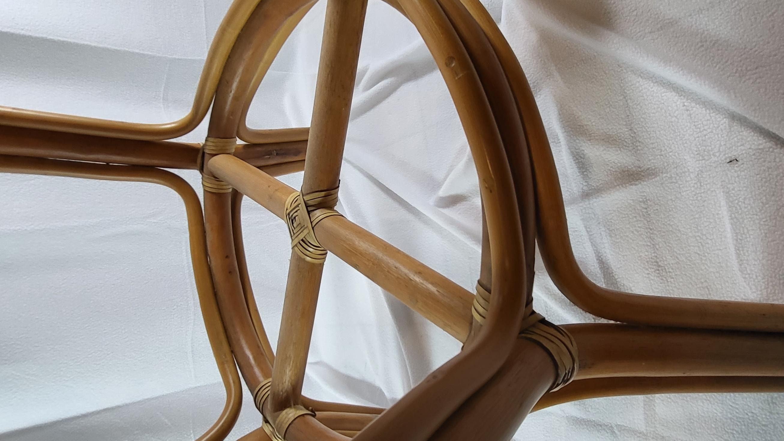 Rattan Table style Adrien Audoux , Frida Minet en rotin plateau verre France Circa 1970 For Sale