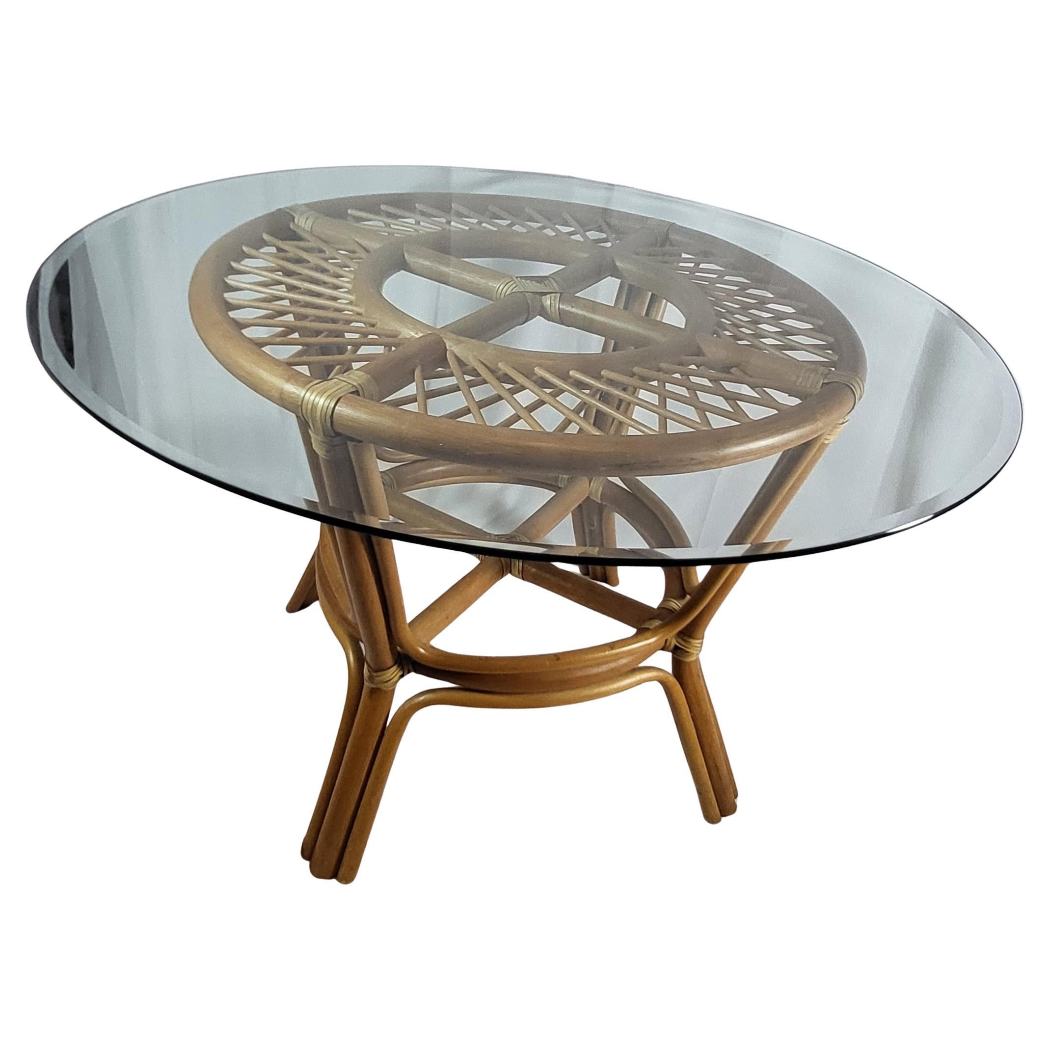 Table style Adrien Audoux , Frida Minet en rotin plateau verre France Circa 1970