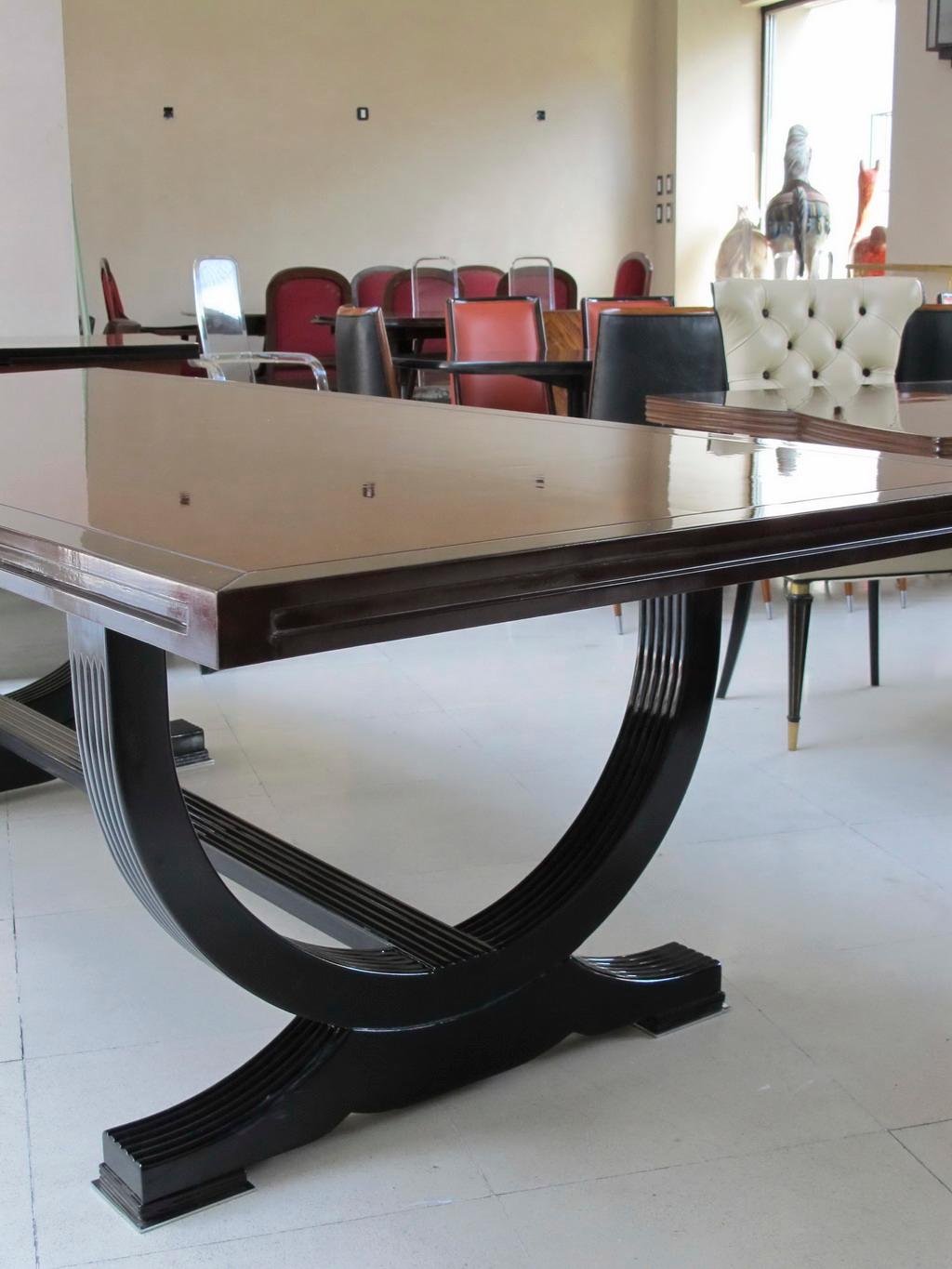 Table Style: Art Deco, 1930 in Walnut Root, French, 10 People In Good Condition In Ciudad Autónoma Buenos Aires, C