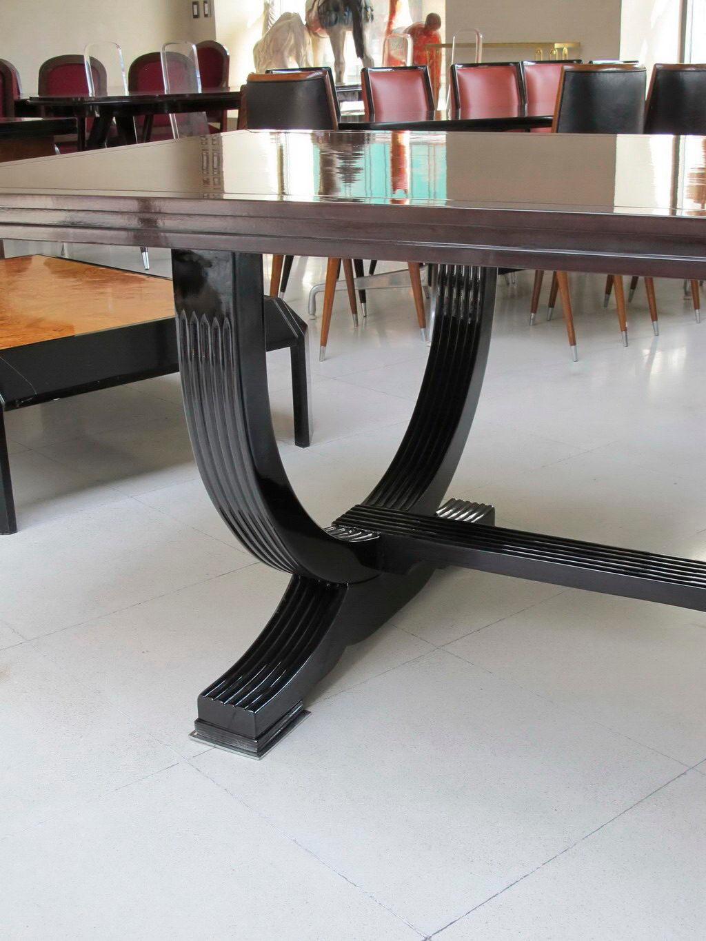 Mid-20th Century Table Style: Art Deco, 1930 in Walnut Root, French, 10 People