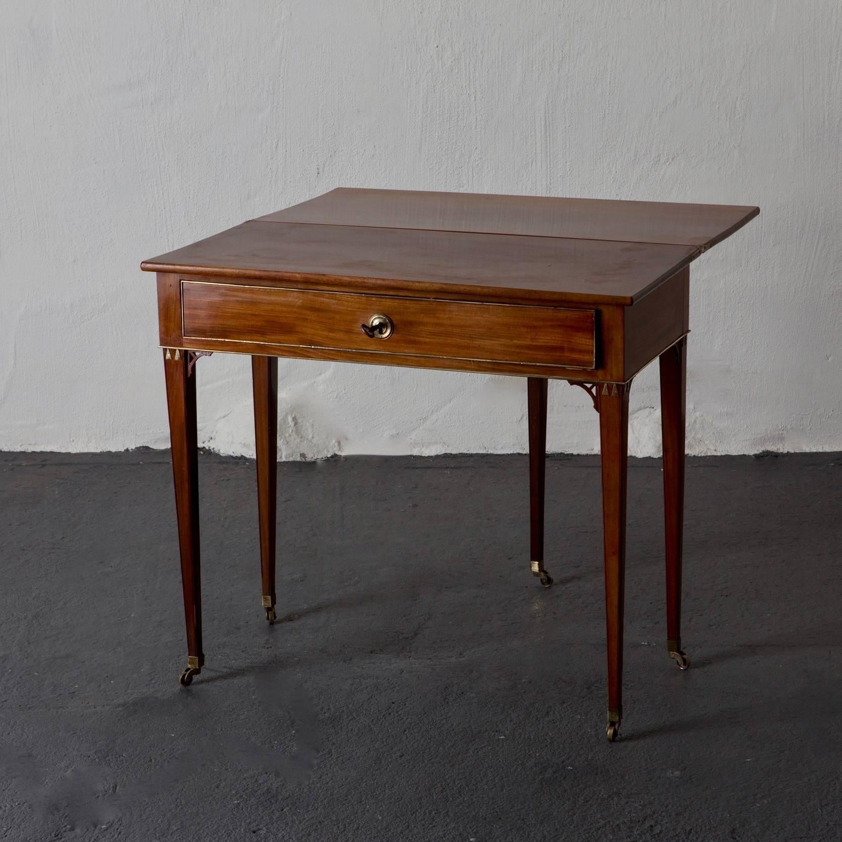 Table Swedish Gustavian Light Mahogany Brass-Mounted Drawer 19th Century Sweden In Good Condition In New York, NY