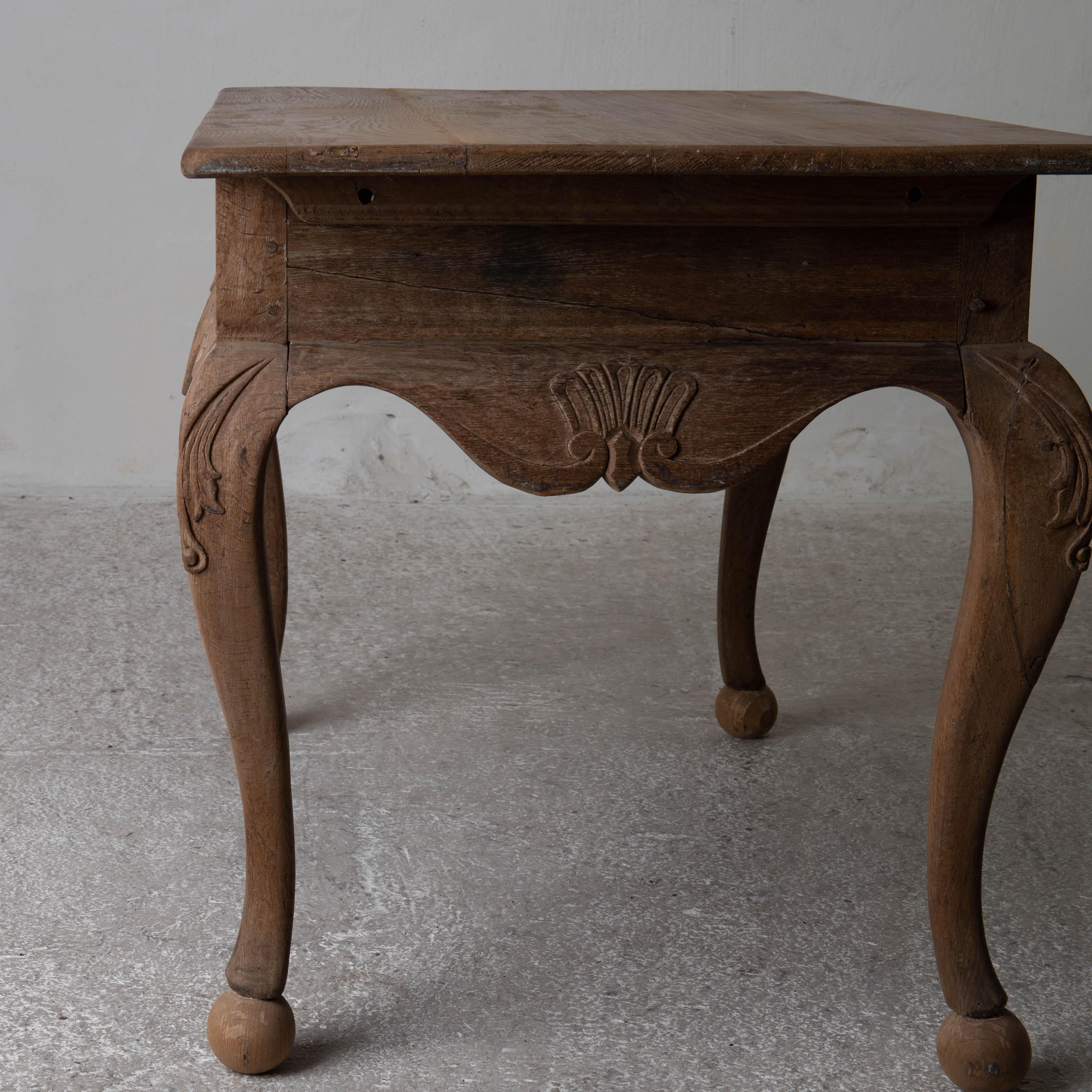 Tisch Schwedische Rokoko-Periode 1750-1775 Rohe Oberfläche Schweden (Holz) im Angebot