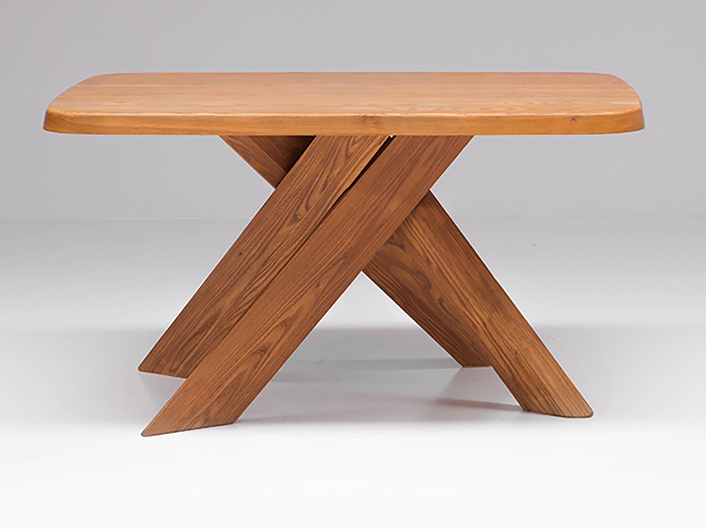 Table T35A - Pierre CHAPO
Elm 
Circa 1970
Dimensions : L127xW85xH73cm
Weight : 50kg
Ref: 4464/6
Price : 12000€ (€)

A curved top, a central base with four branches, a table perfectly adapted to the dining area. The T 35 is a real
