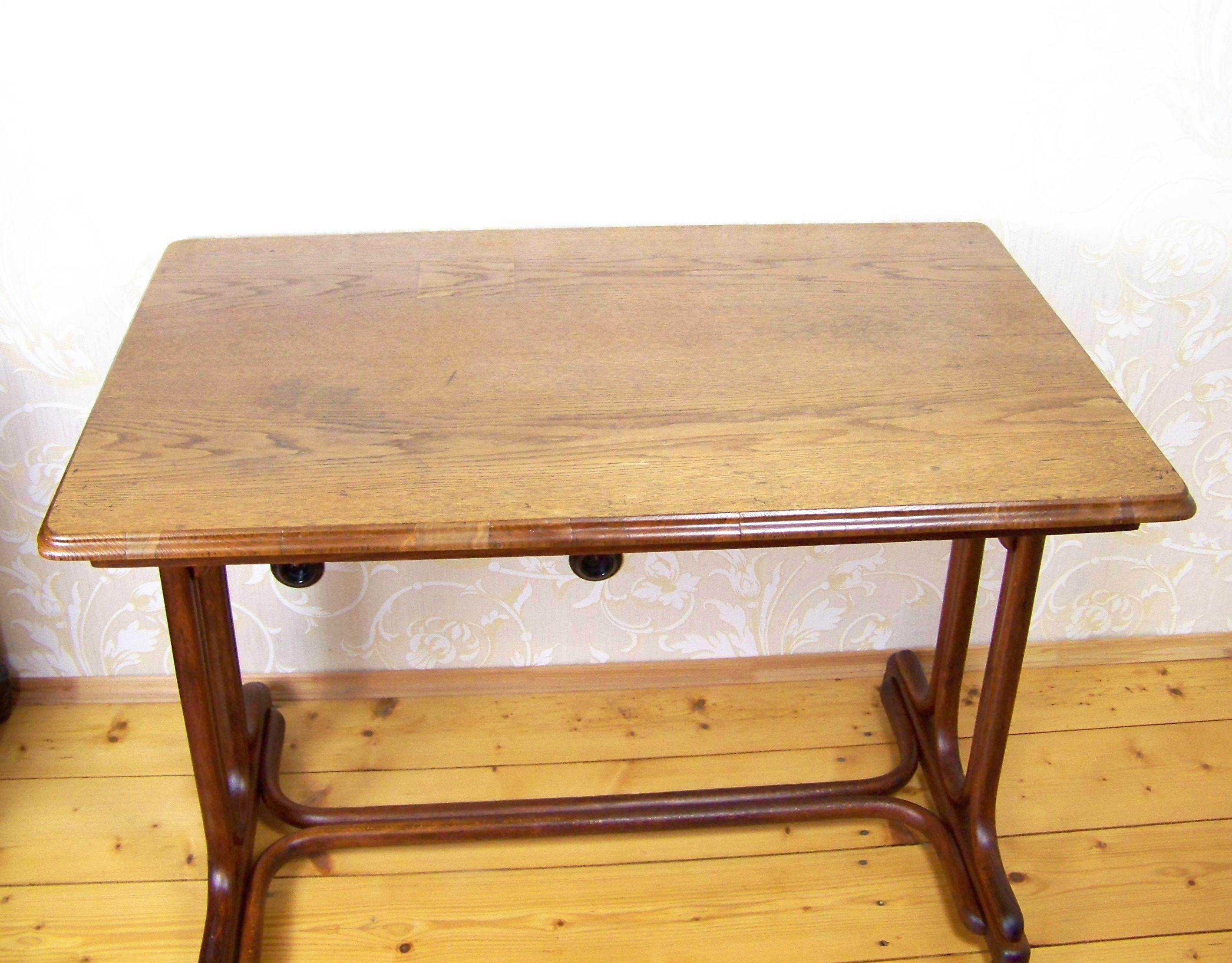 Belle Époque Table Thonet Nr.12, since 1888