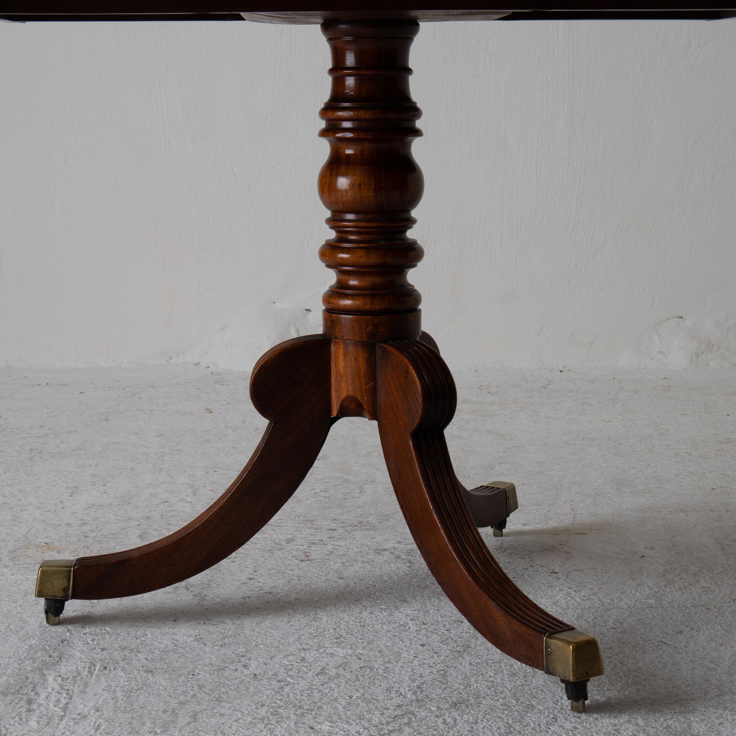 Placage Table à plateau basculant en acajou anglais:: 18ème siècle en vente