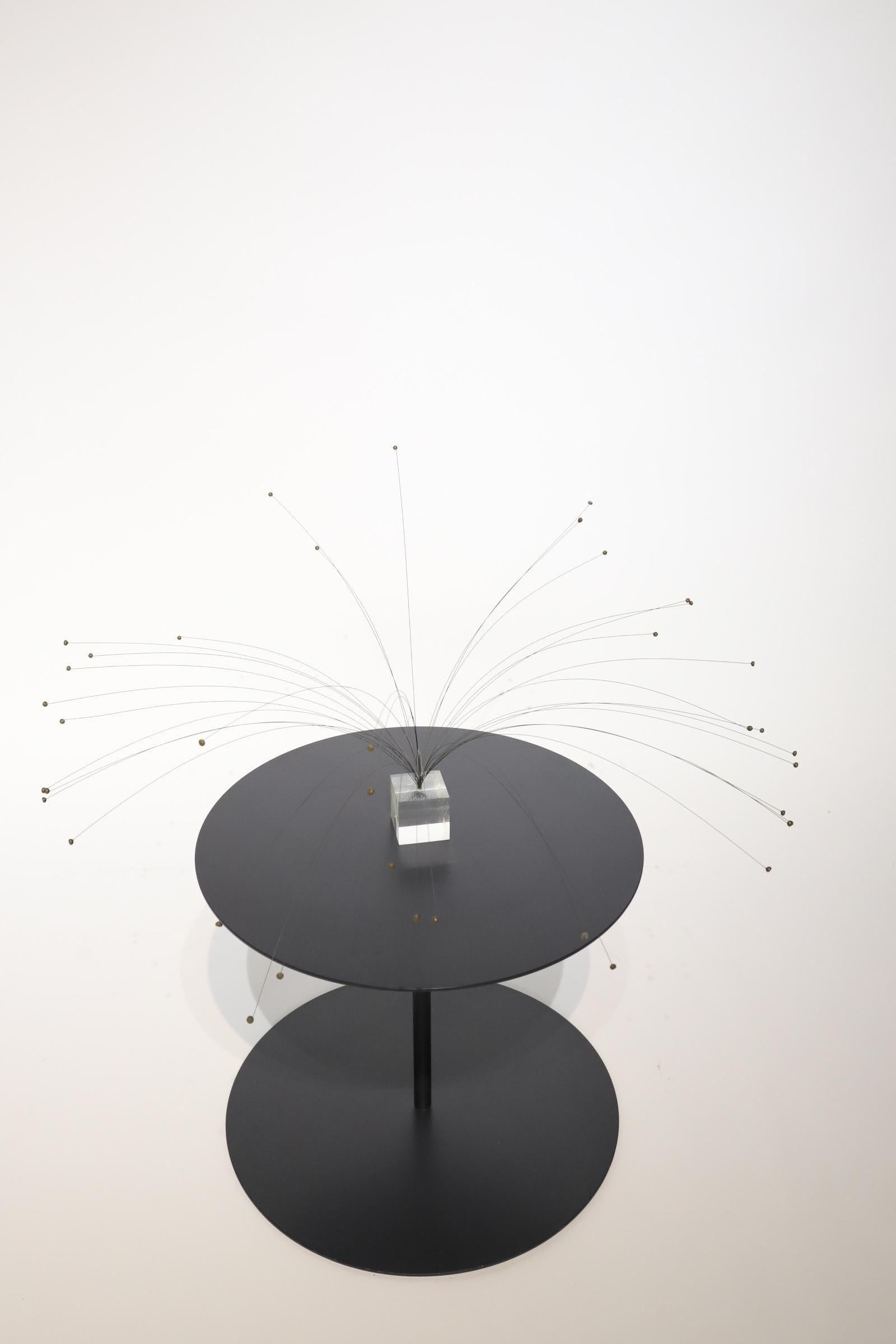 Sculpture en spray acrylique sur dessus de table en vente 1