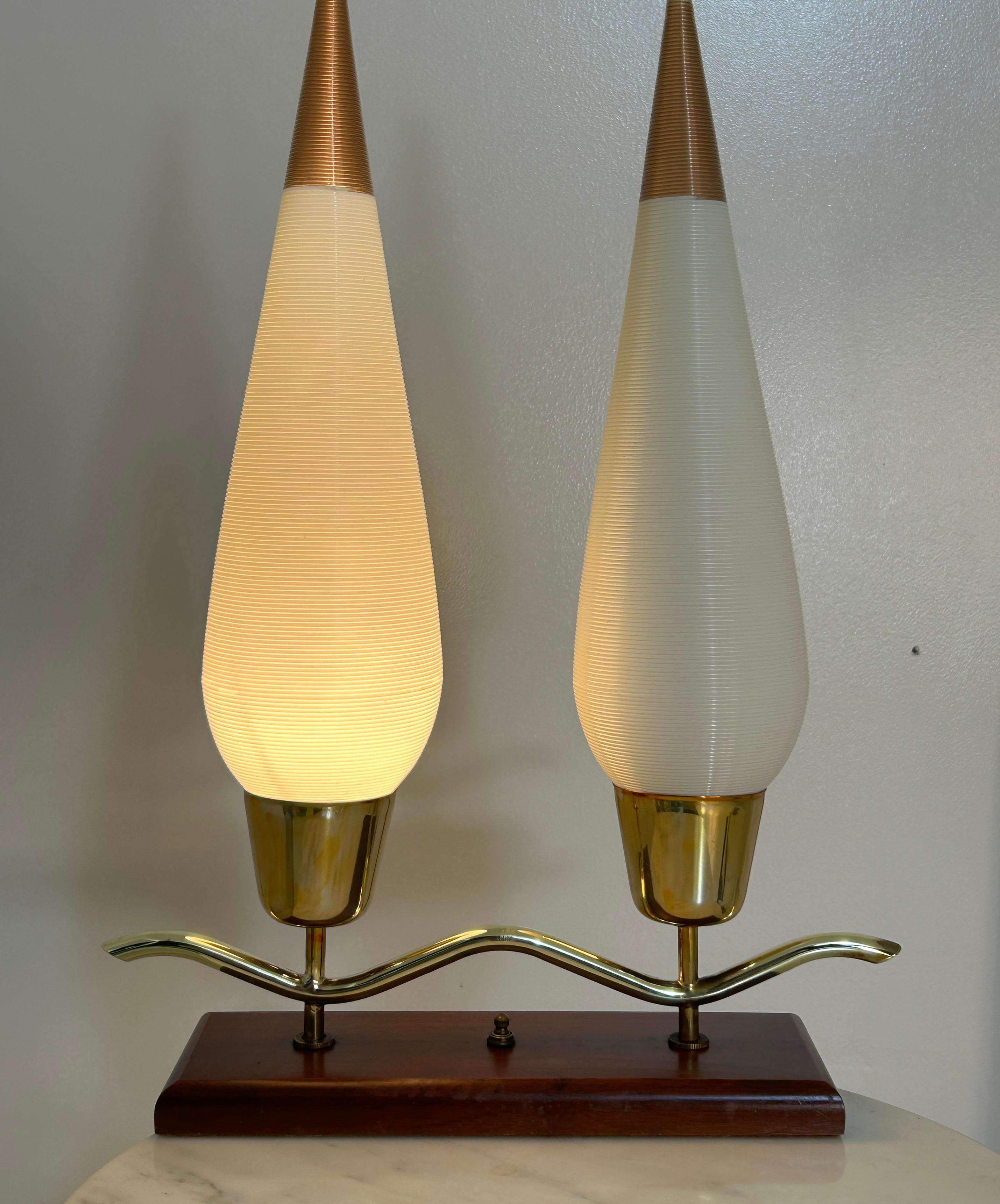 Table Top Rotaflex double shade lamp In Excellent Condition For Sale In South Charleston, WV