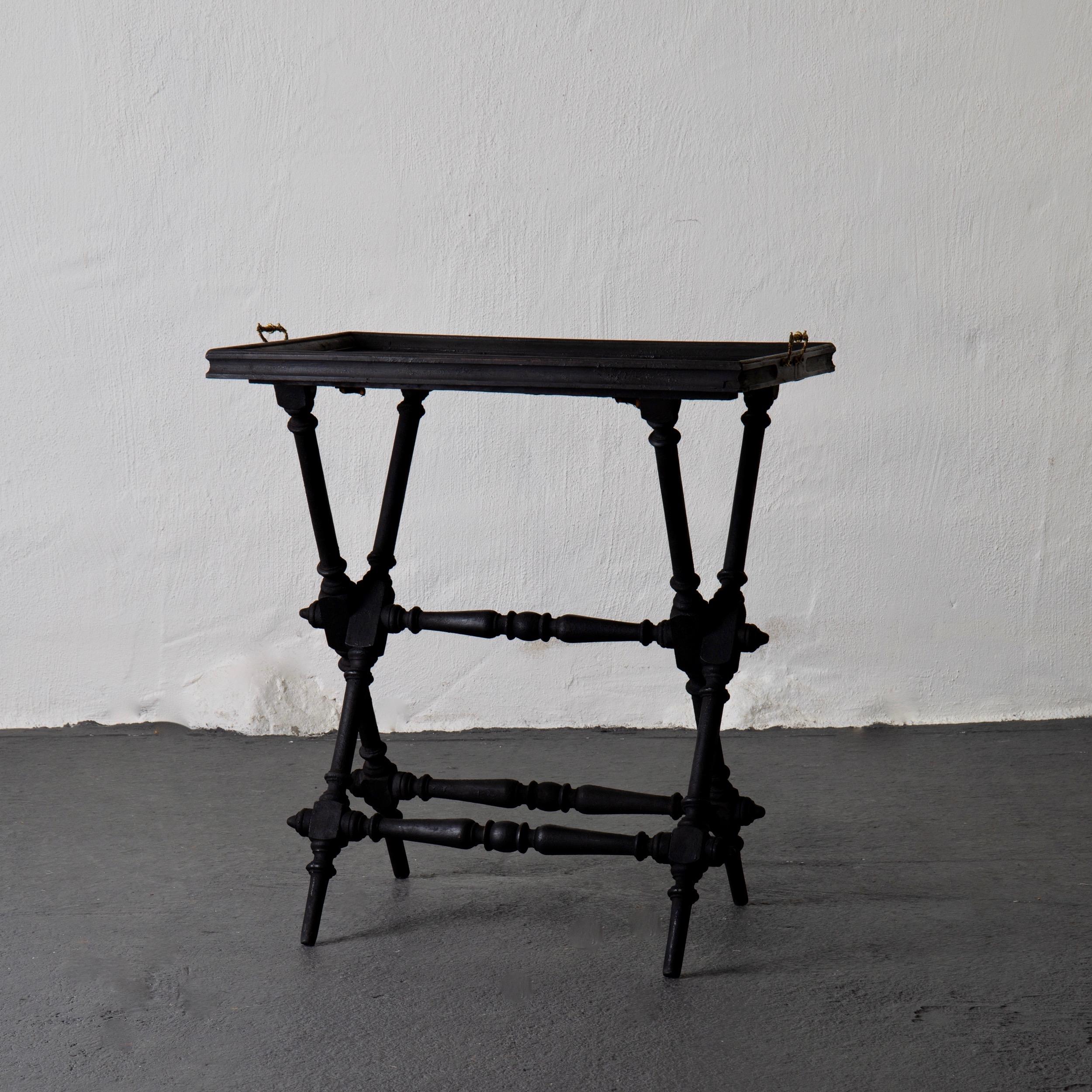 Table tray Swedish black 19th century Sweden. A tray table made during the 20th century in Sweden. Painted in our Laserow black. Handles in brass. Foldable base with a loose tray.

 