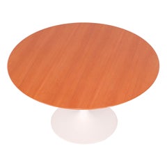 Table Tulip d'Eero Saarinen pour Knoll International, USA 1958.
