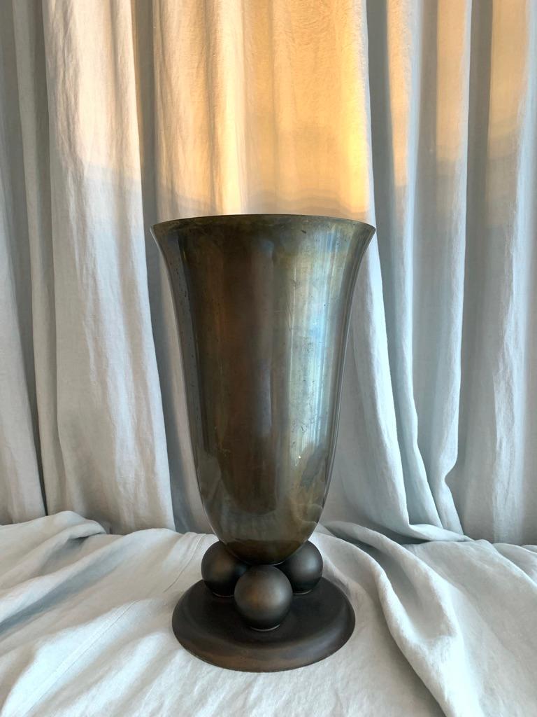 Fantastic large French vintage brass Art Deco table lamp of great stature - with three balls holding a vase shaped shade with a silver glass insertion, that reflects the light in a very pleasant way.