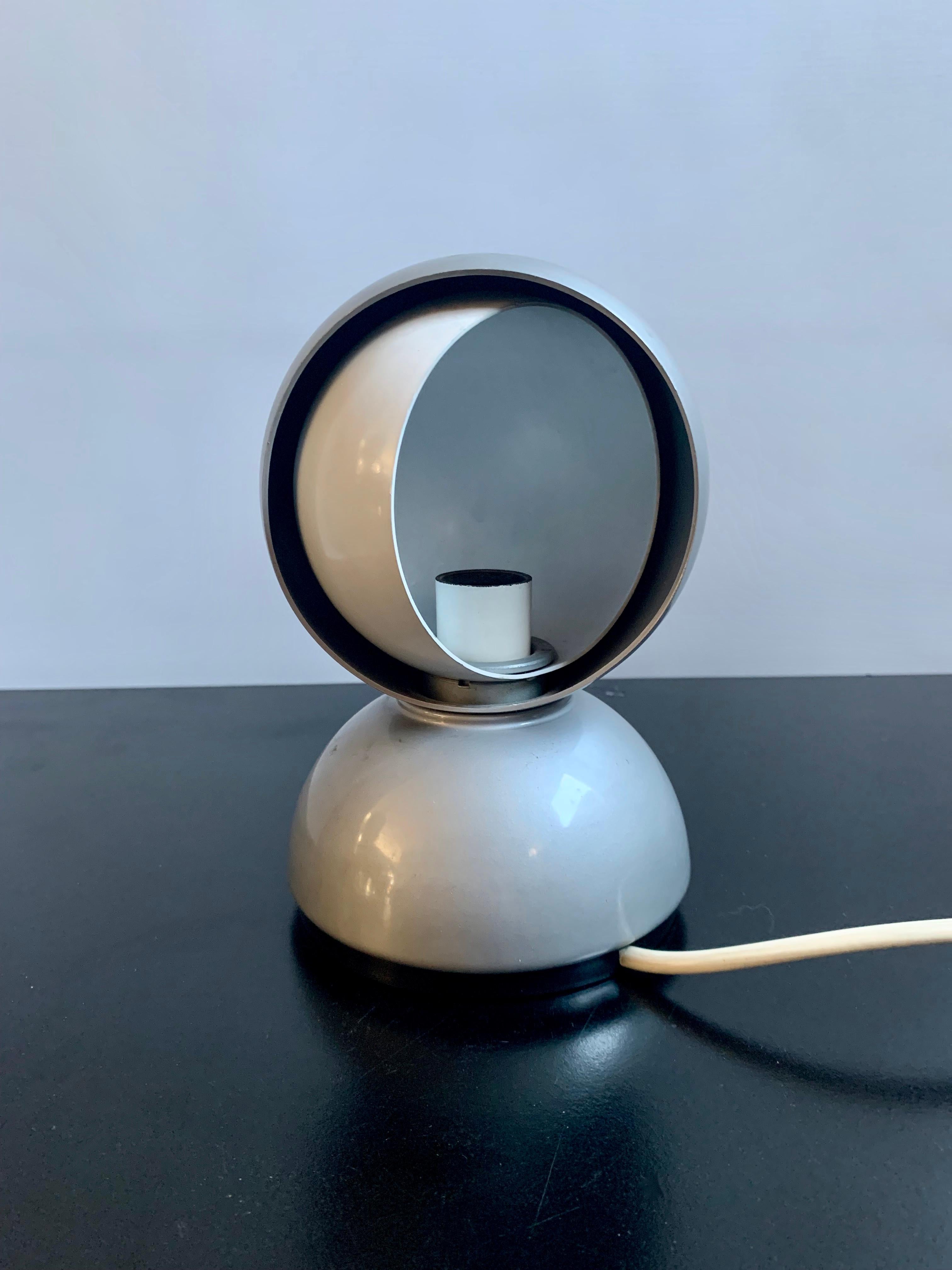 Table / wall lamp, model Eclisse by Vico Magistretti for Artemide, 1970 In Good Condition For Sale In Amstelveen, NL
