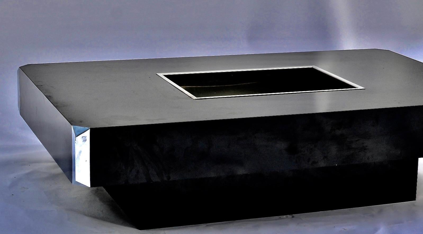 A black and silver sofa table by Willy Rizzo. Manufacturer : Mario Sabot.