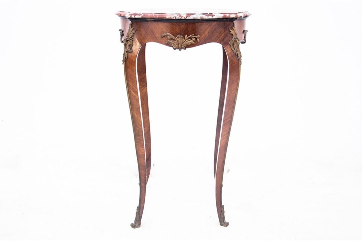 Louis XVI Table with a marble top, France, around 1910. For Sale