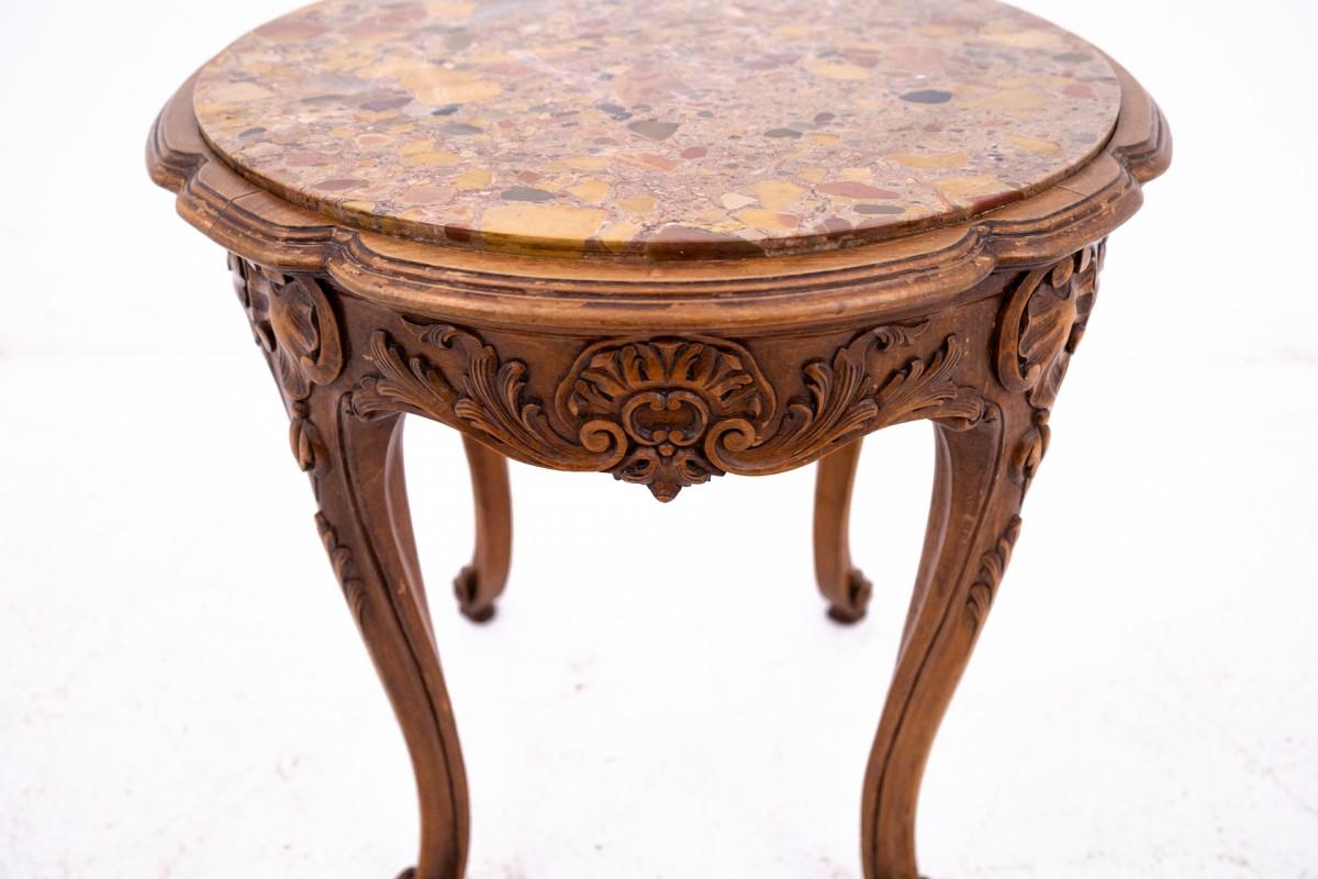Table with a marble top, France, circa 1870. In Good Condition For Sale In Chorzów, PL