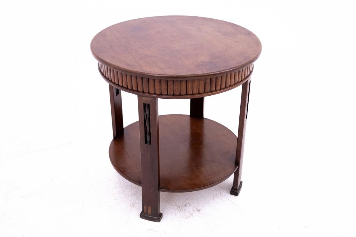Dutch Table with a round top by H. Pander & Zonen, the Netherlands, 1920s-30s. For Sale
