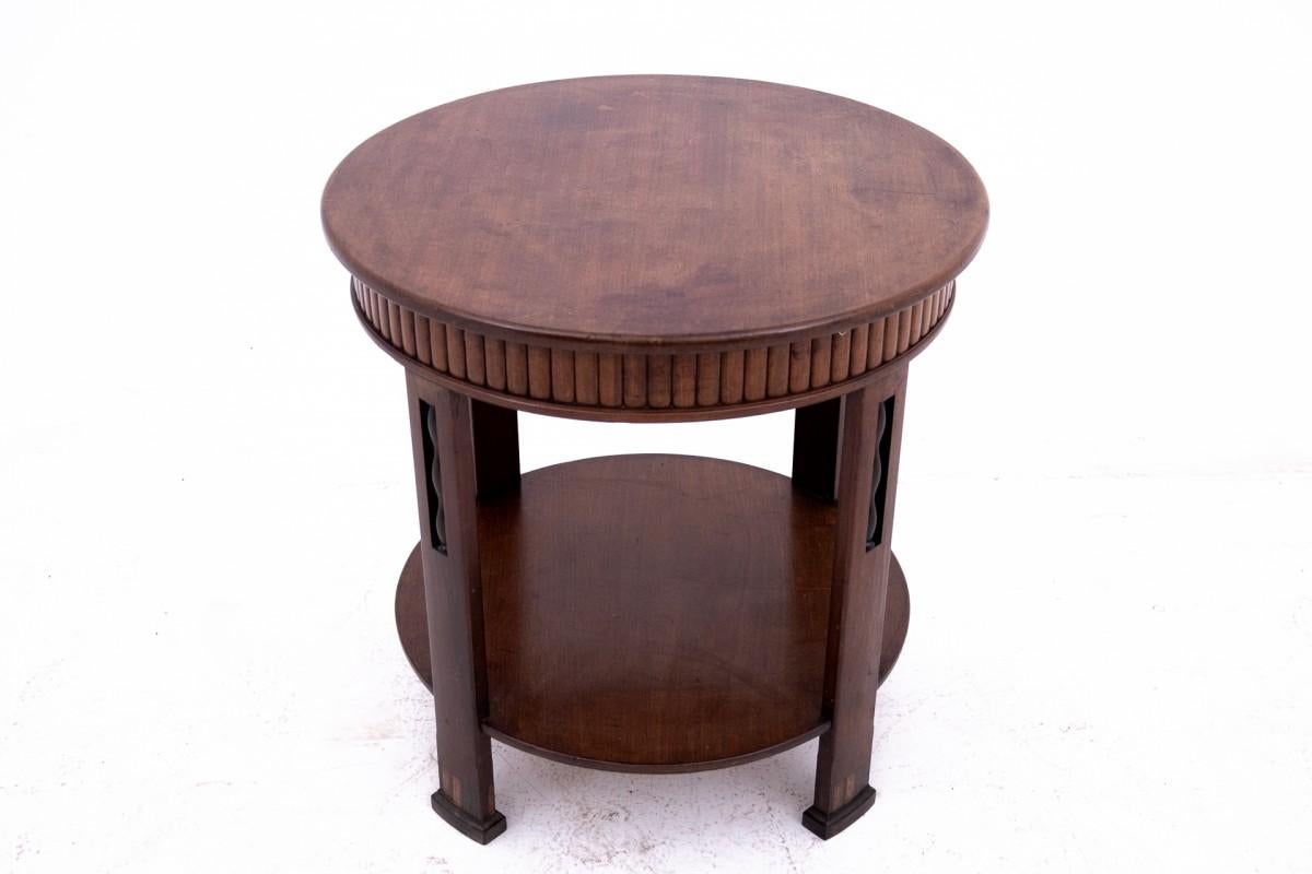 Table with a round top by H. Pander & Zonen, the Netherlands, 1920s-30s. For Sale 3