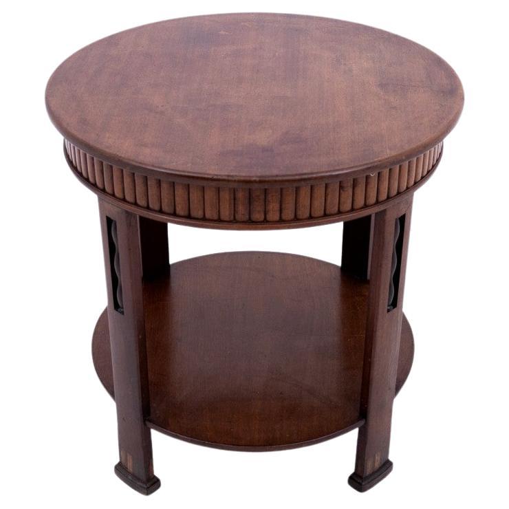 Table with a round top by H. Pander & Zonen, the Netherlands, 1920s-30s. For Sale