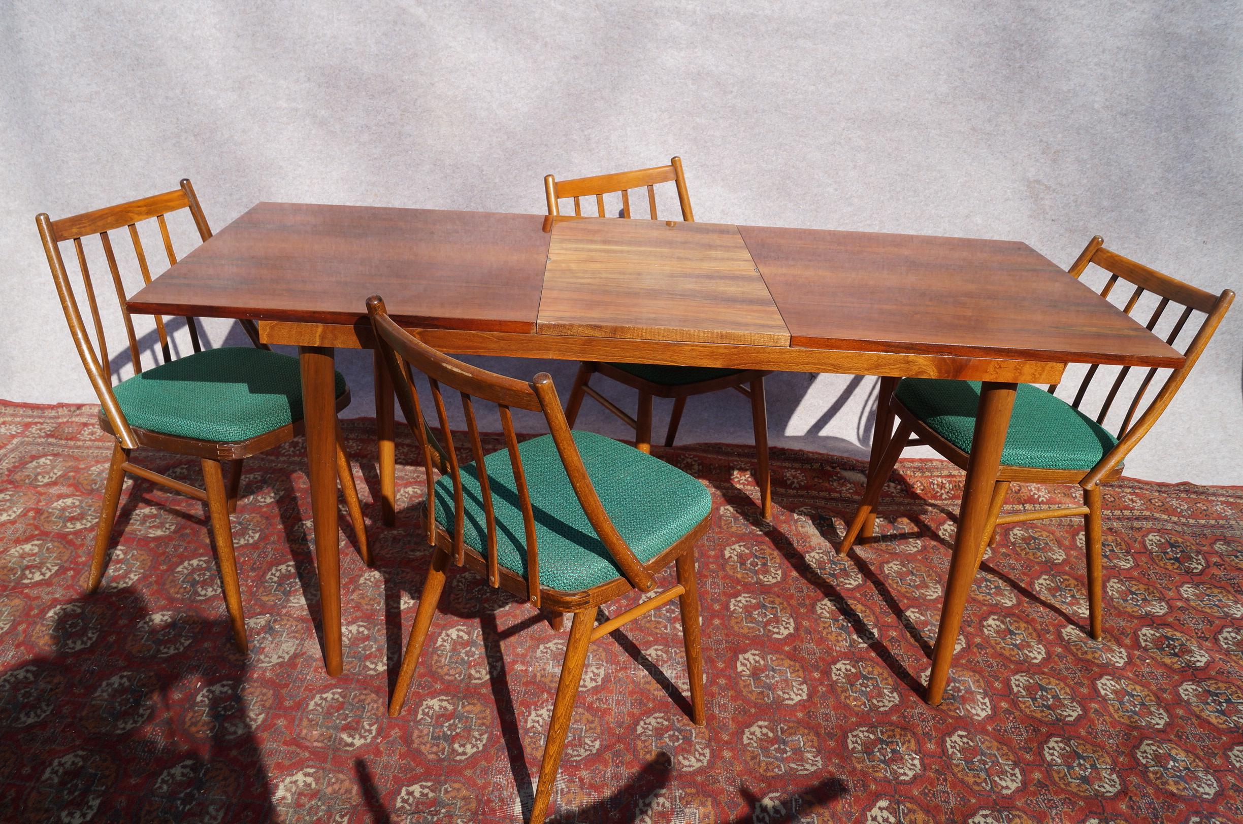 Tchèque Table avec chaises, 1960 en vente