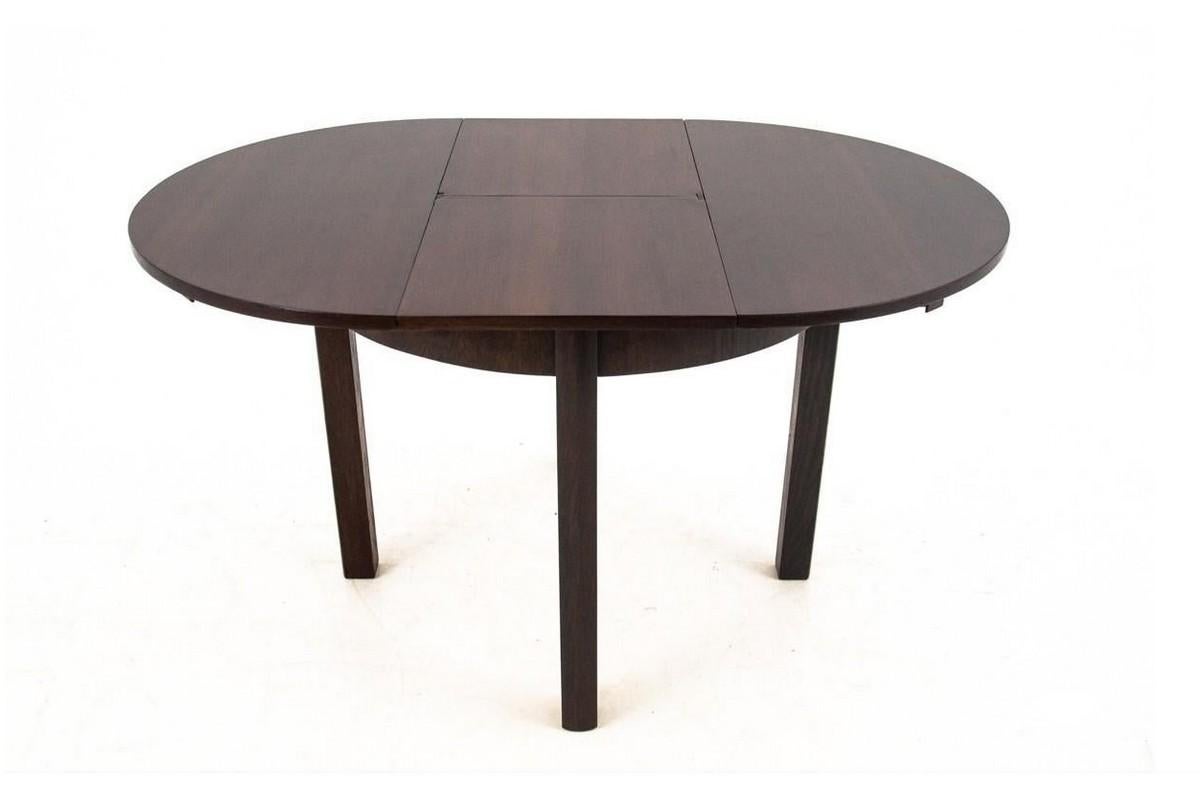 Milieu du XXe siècle Table avec chaises pour une salle à manger de style Art déco, Pologne, vers 1940.  Furni en vente