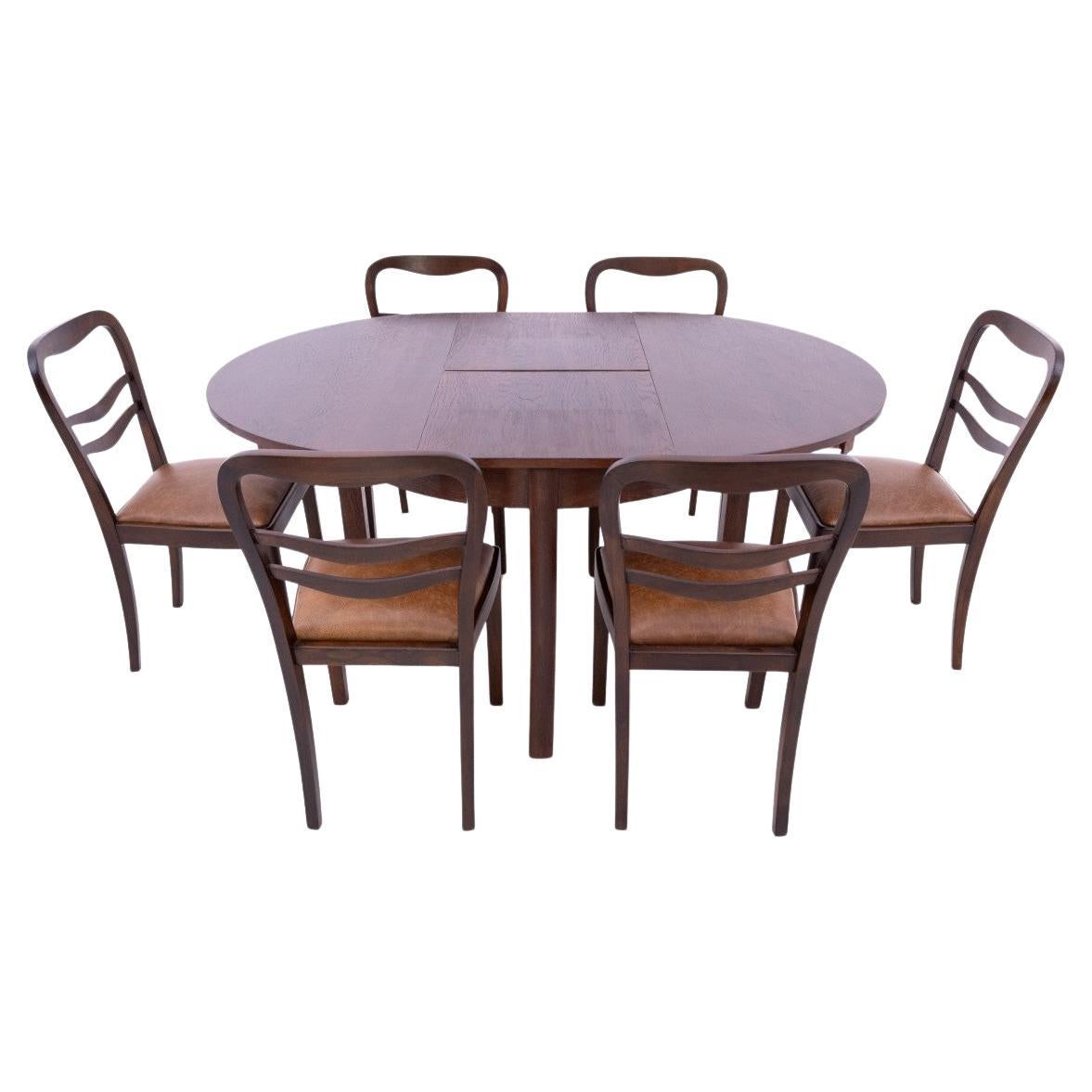 Tisch mit Stühlen für das Esszimmer im Art-déco-Stil, Polen, um 1940.  Furni