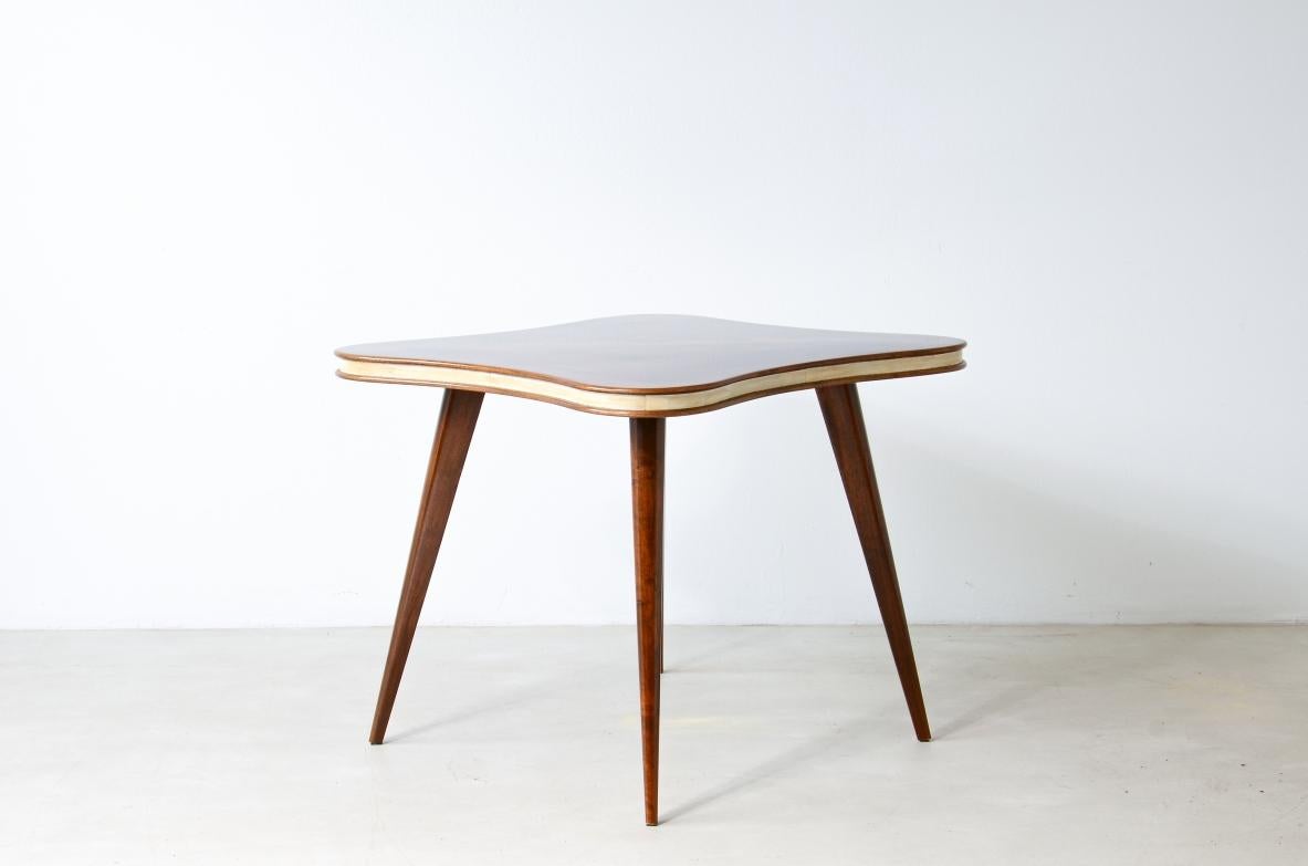 
COD-1026
Table with four tapered legs and cloverleaf top veneered in walnut with parchment profile.

Italian manufacture, ca. 1950.