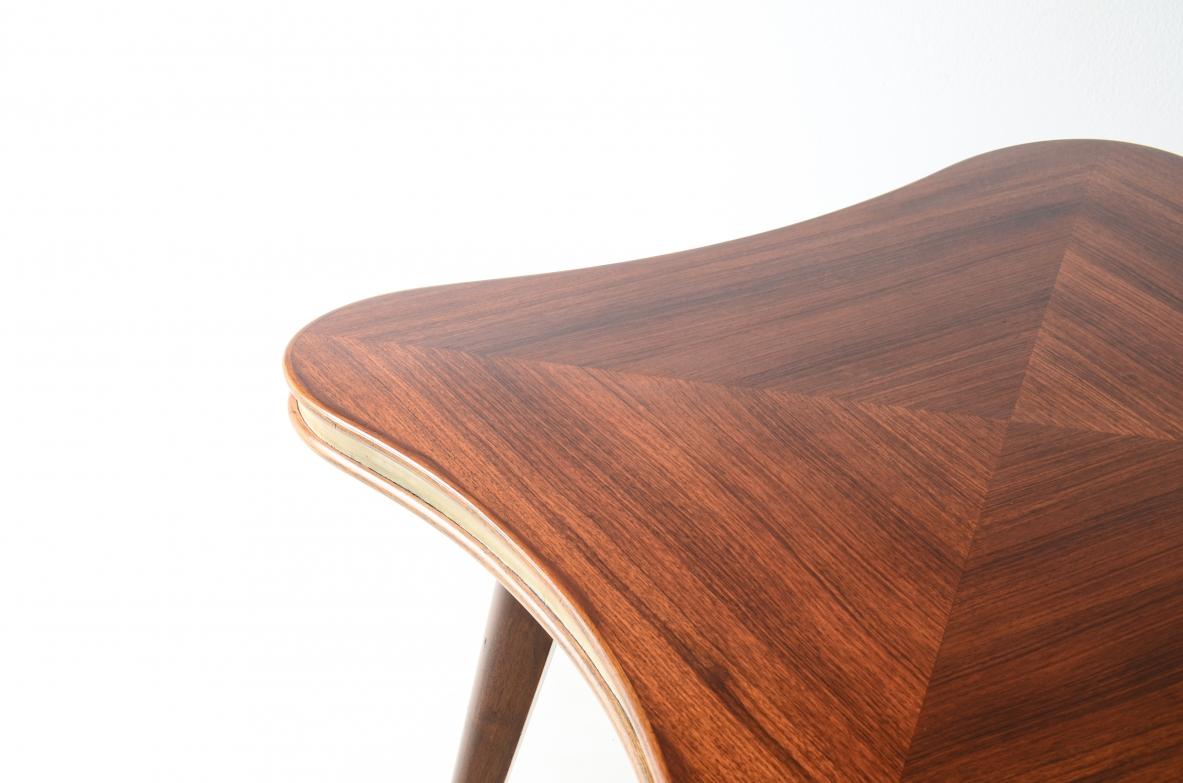 Mid-Century Modern Table with cloverleaf top in veneered walnut and parchment profile For Sale