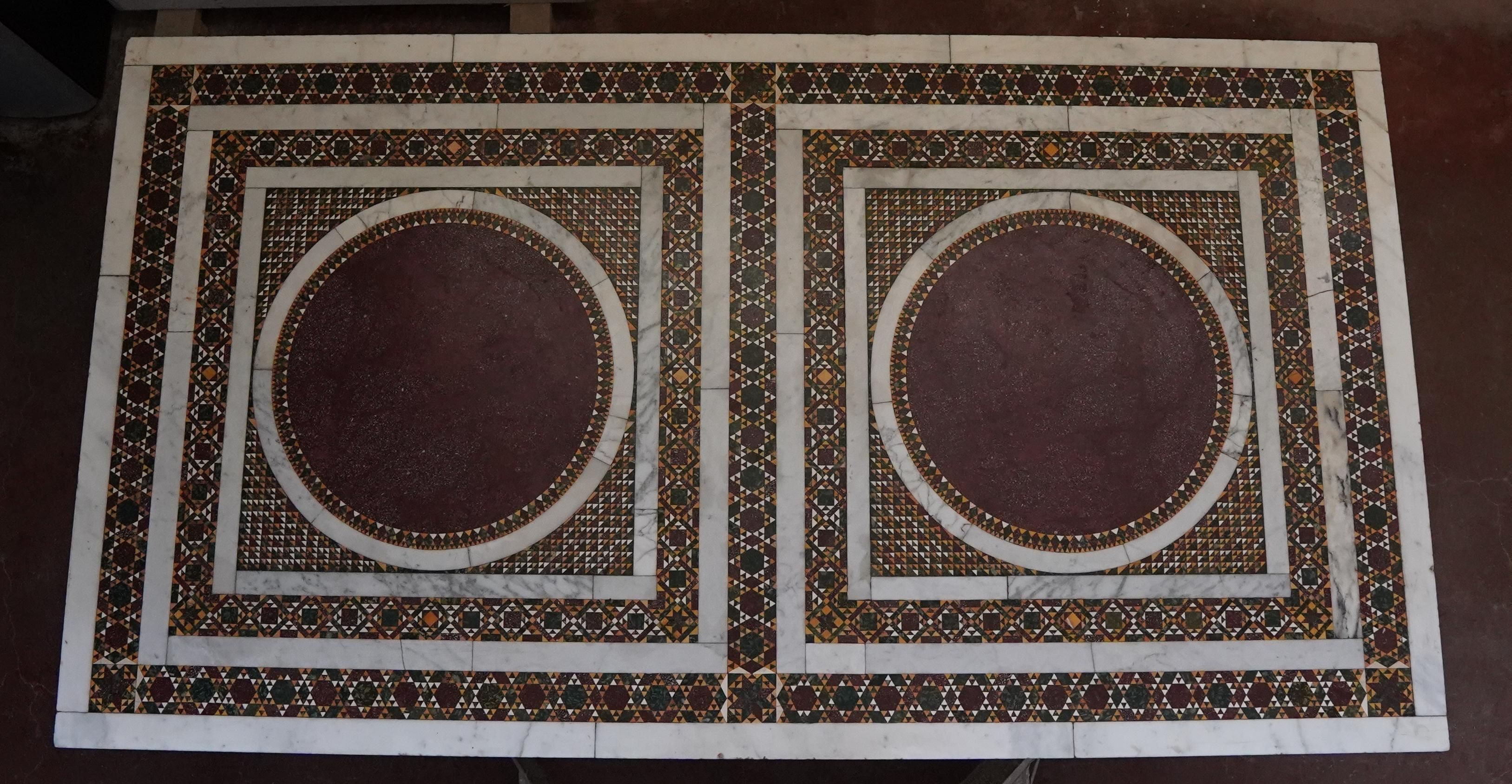 Tisch mit Cosmatesque-Intarsien im Zustand „Gut“ im Angebot in Rome, IT