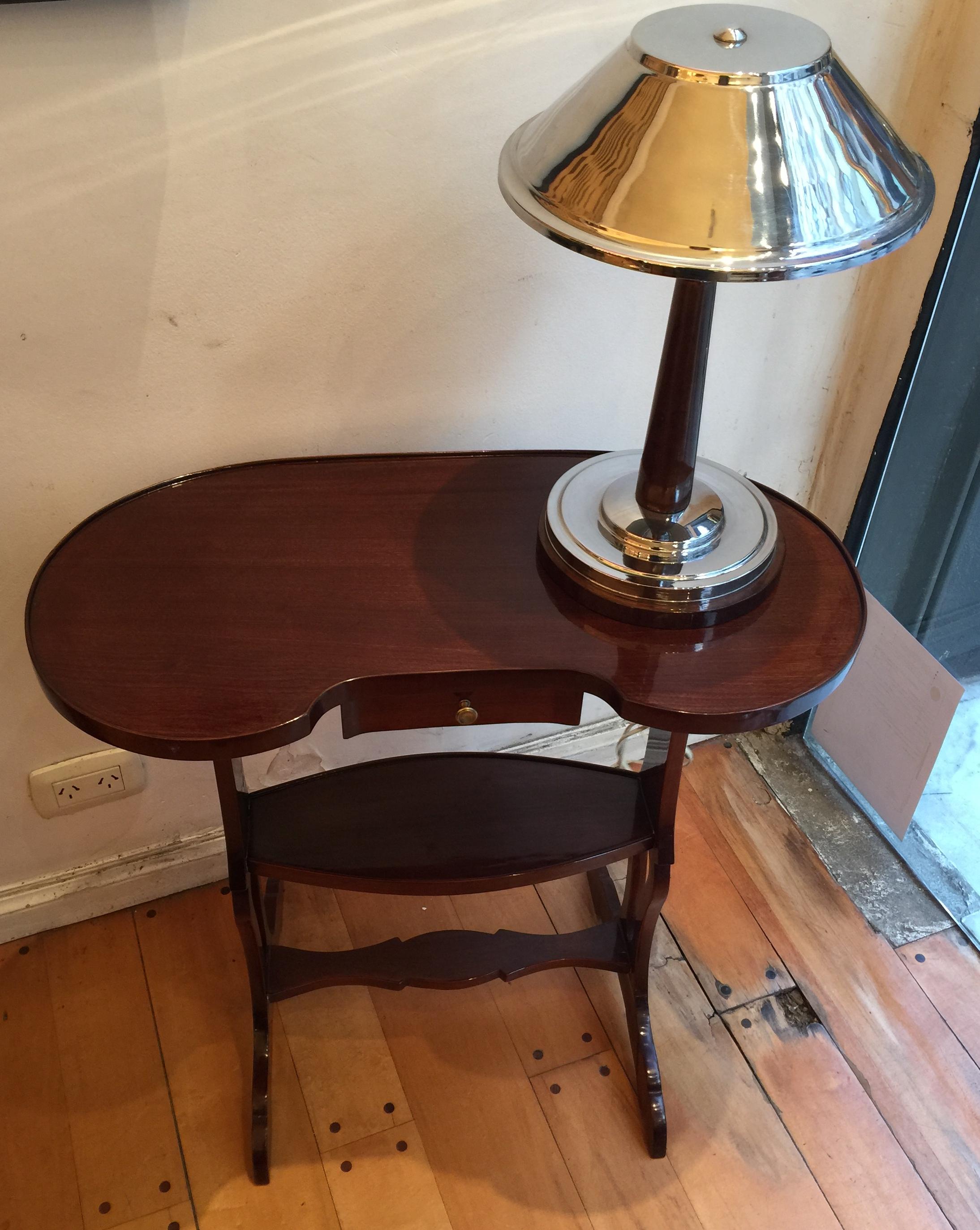 Début du 20ème siècle Table avec tiroir en bois, 1920, France en vente