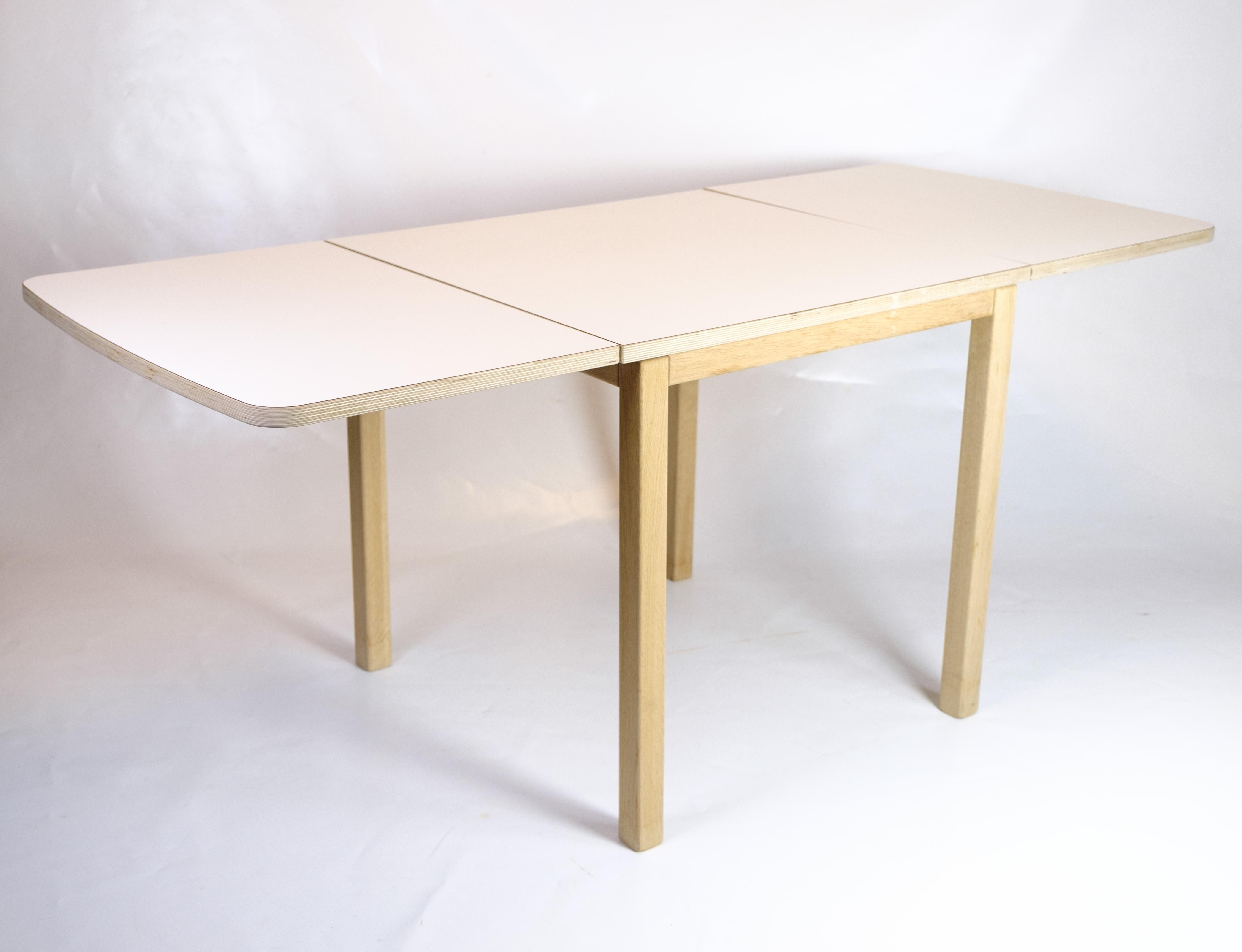 Table With Flaps Model 517 Made In Oak & With White Top Laminate For Sale 6