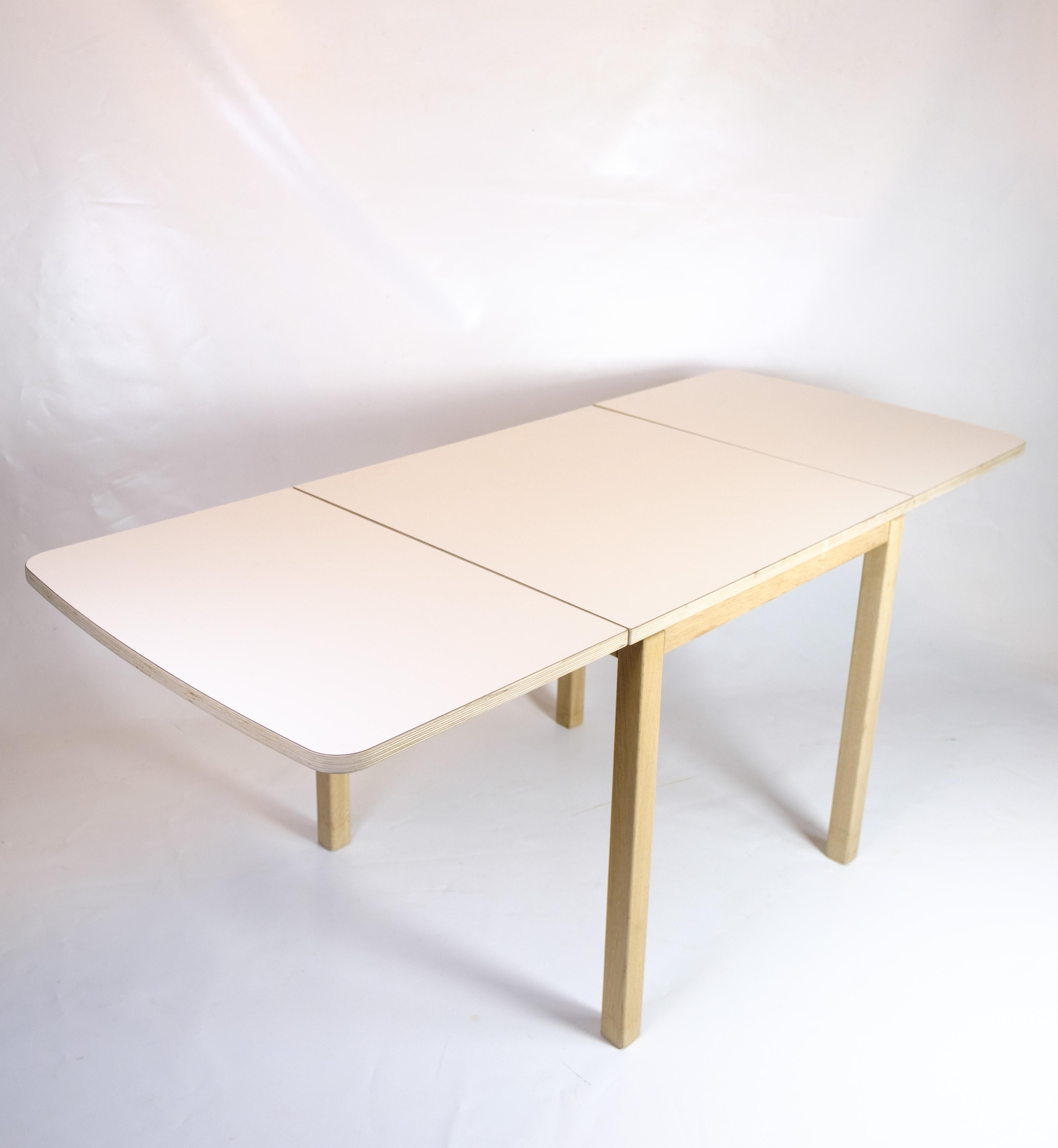 Table with flaps from Haslev Møbelsnedkeri, model 517. White laminate and oak.

Materials: Laminate and oak
Dimensions: H: 73 cm, W: 75 / 175 cm, D: 75 cm
Manufacturer: Haslev Møbelsnedkeri
Condition: good condition