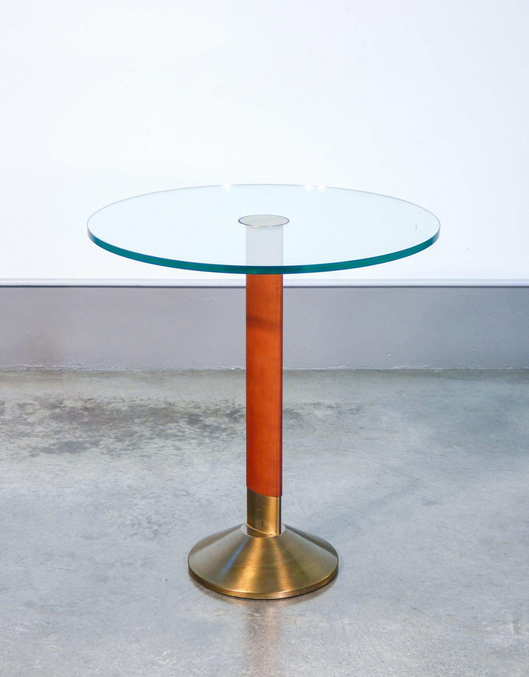Coffee table with round top
design Daniela PUPPA
for FONTANA ARTE

ORIGIN
Italy

PERIOD
1980s

DESIGNER
Daniela Puppa
A multifaceted architect and designer, he has made style and elegance his distinctive trait. Watchwords: energy and