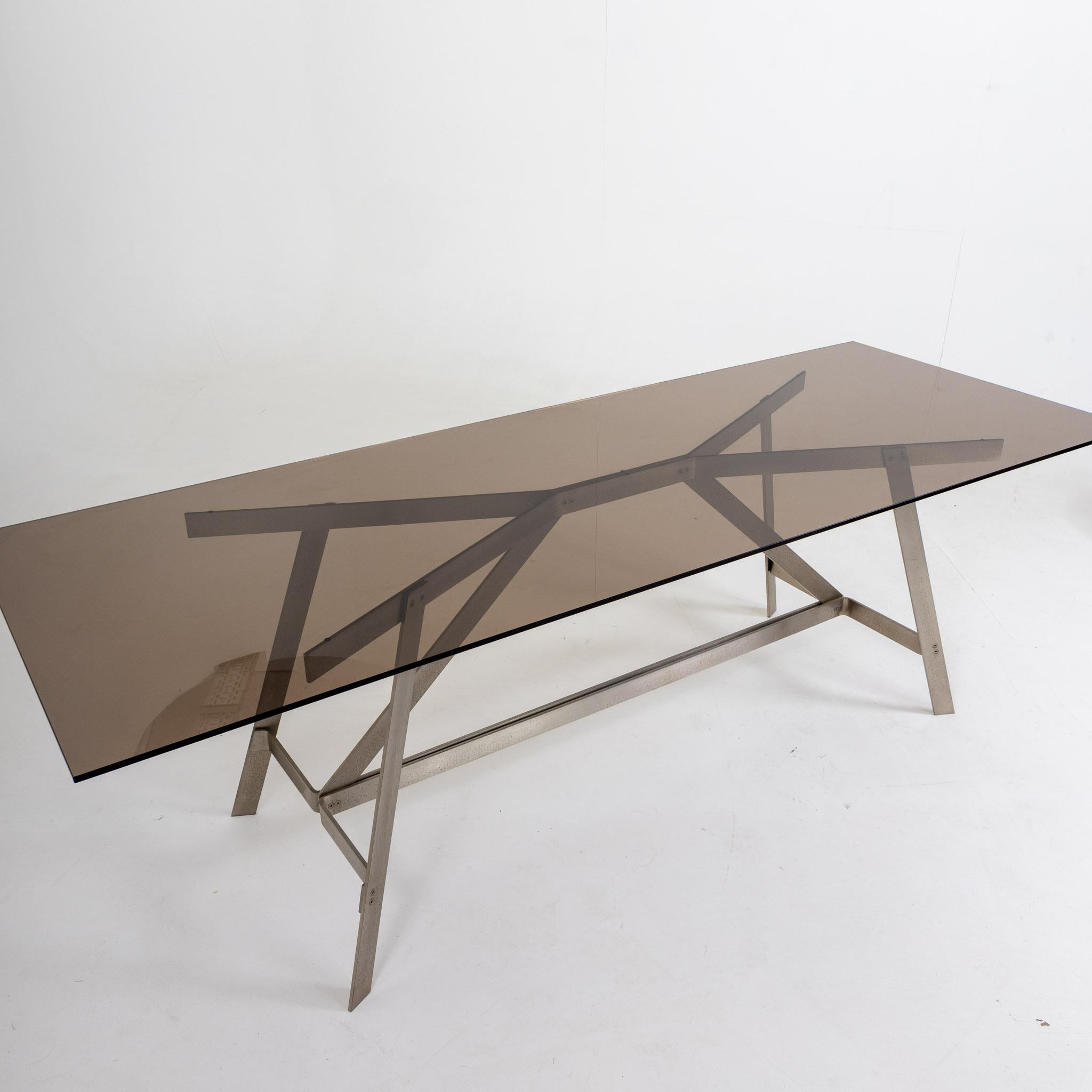 Moderne Table avec plateau en verre fumé Formanova, Italie, années 1970 en vente