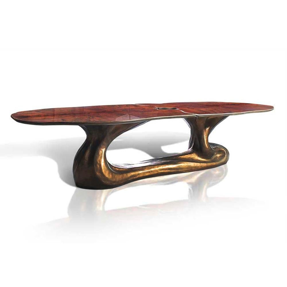 Table Dali avec plateau en deux parties en loupe d'orme laquée haute brillance, 
base en fibre de verre lestée peinte couleur bronze.
D'autres dimensions de finition et de personnalisation sont disponibles sur demande.
