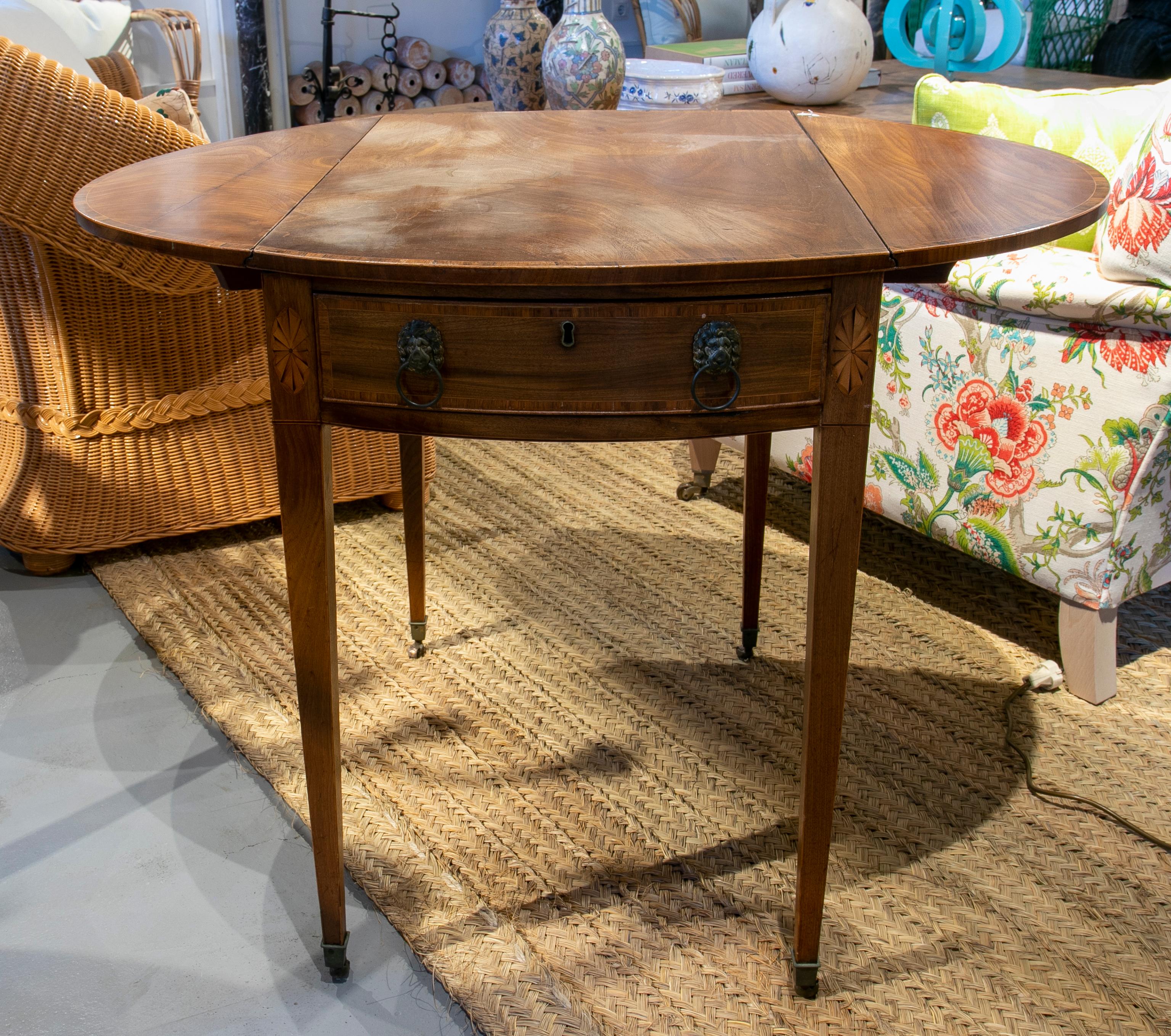 Table with Wings and Drawers on the Sides with Folding Laterales and Handles 3