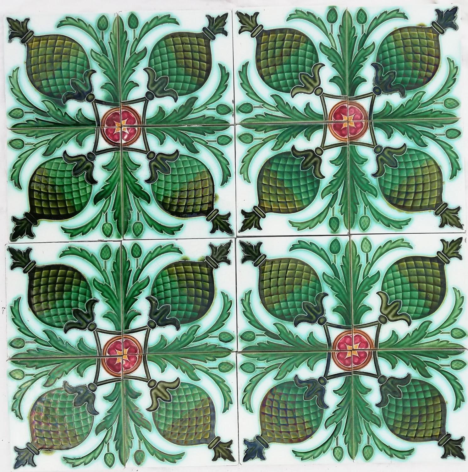 Tableau aus 16 grün glasierten Relieffliesen, Belgien im Angebot 6