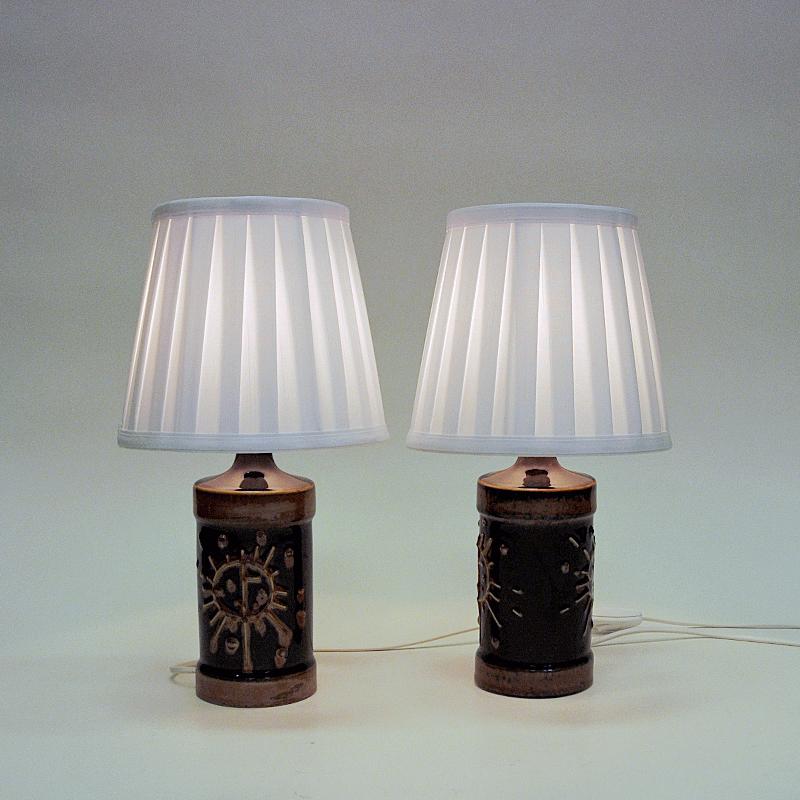 Practical and lovely pair of stoneware tablelamps model `Fibula` of glazed ceramic by desinger Carl Harry Stålhane (1920-1990) for Rörstrand, Sweden 1960s. Mix of brown, beige and black earth colors of  lustre glazing with motives of the sun.