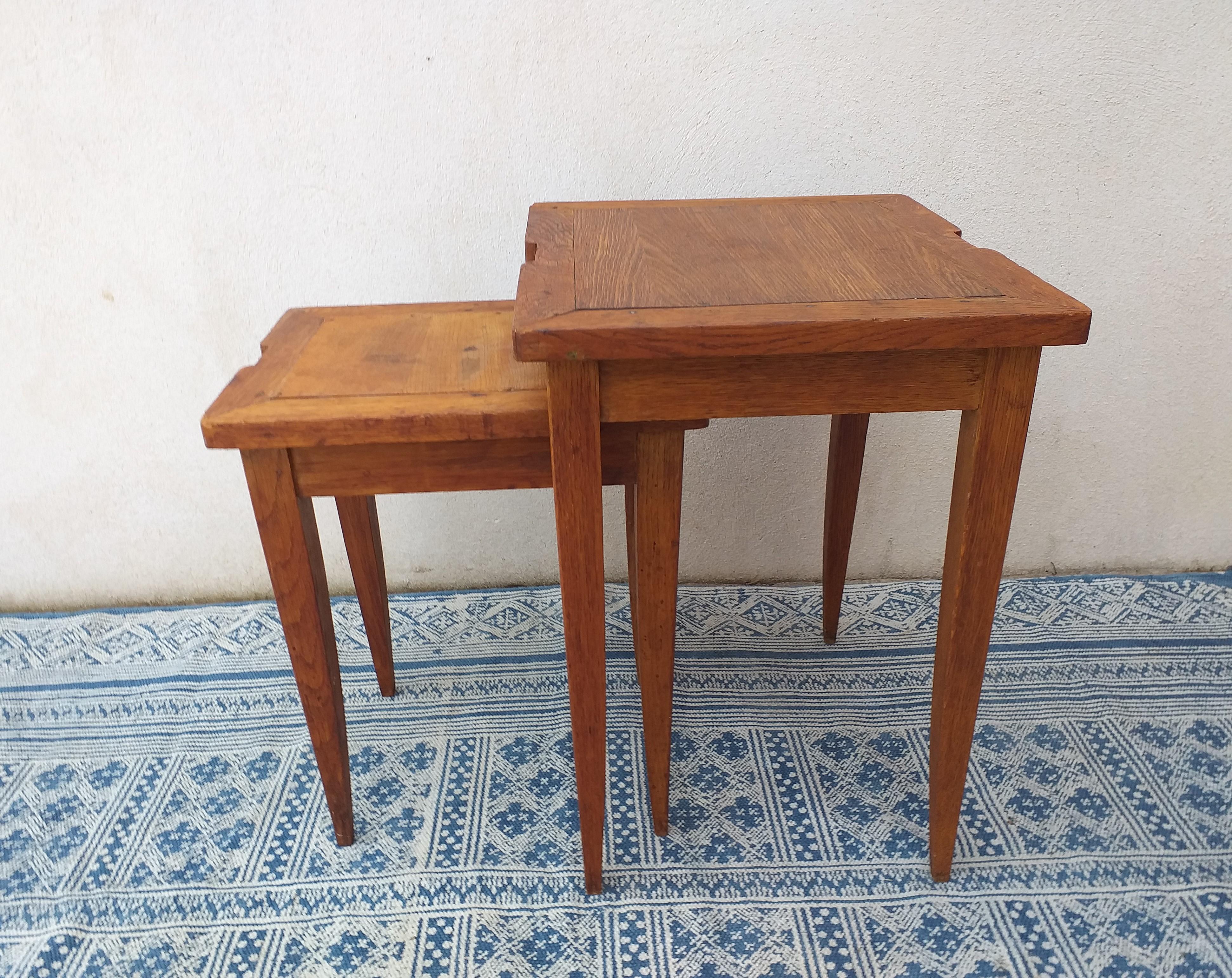 Tables d'appoint en bois In Distressed Condition For Sale In SAINT-CLÉMENT-DE-RIVIÈRE, FR