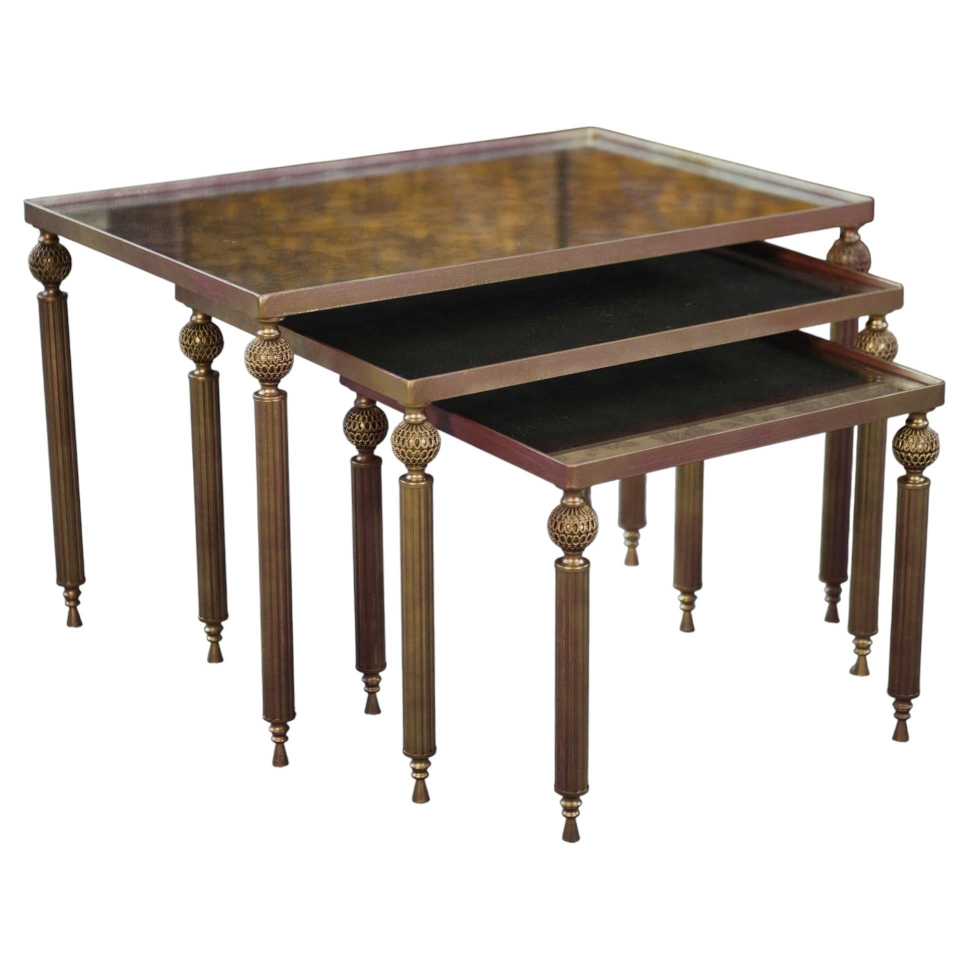 Tables gigognes dans le goût de maison Baguès 1940's For Sale